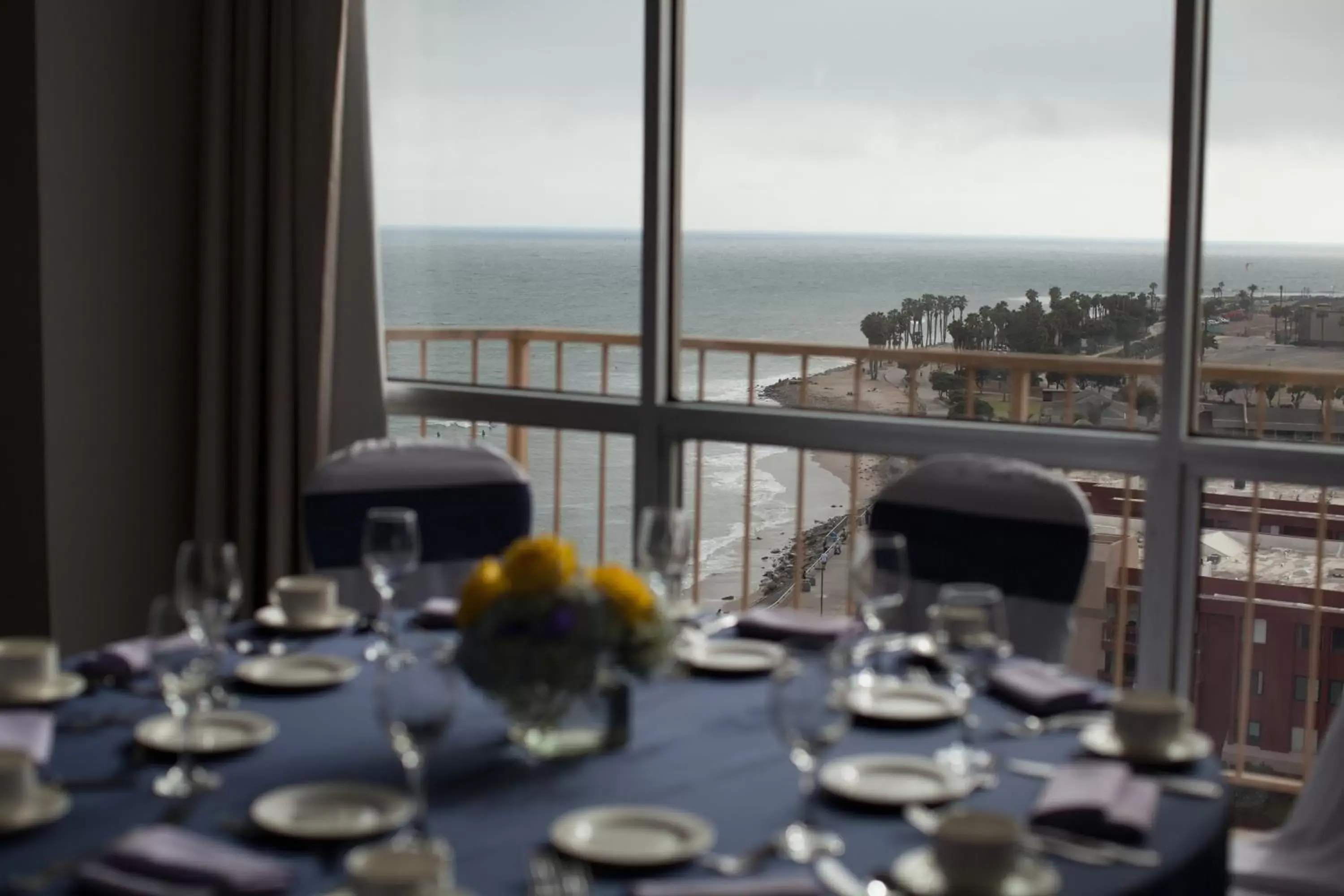 Banquet/Function facilities, Restaurant/Places to Eat in Crowne Plaza Hotel Ventura Beach, an IHG Hotel