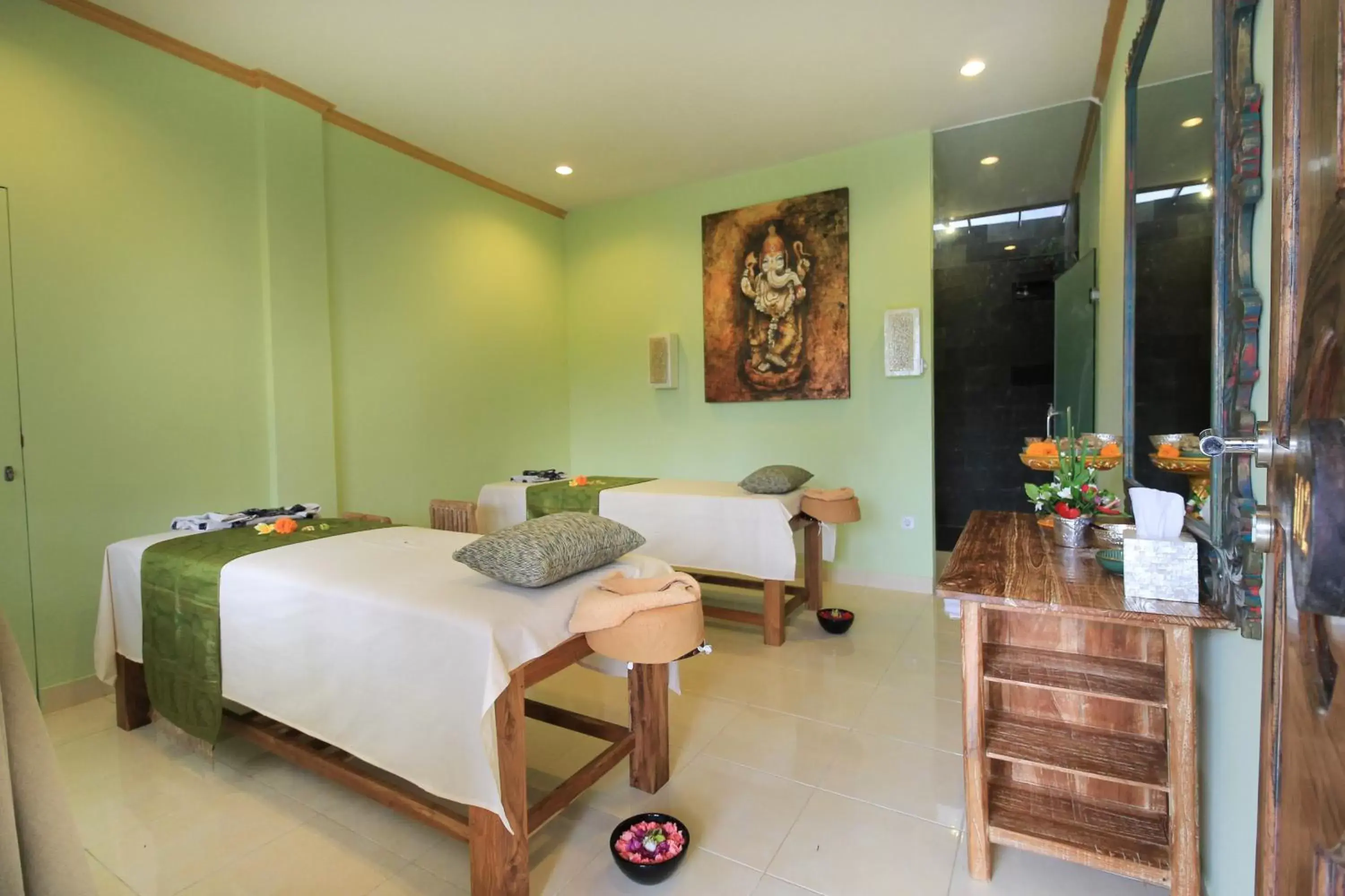 Massage in Om Ham Retreat and Resort