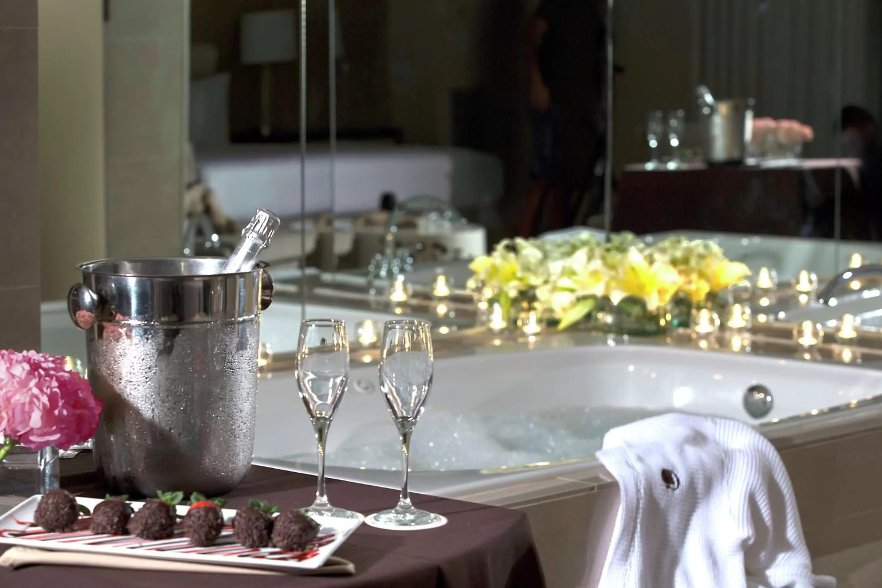 Bathroom in DoubleTree by Hilton Hotel Miami Airport & Convention Center