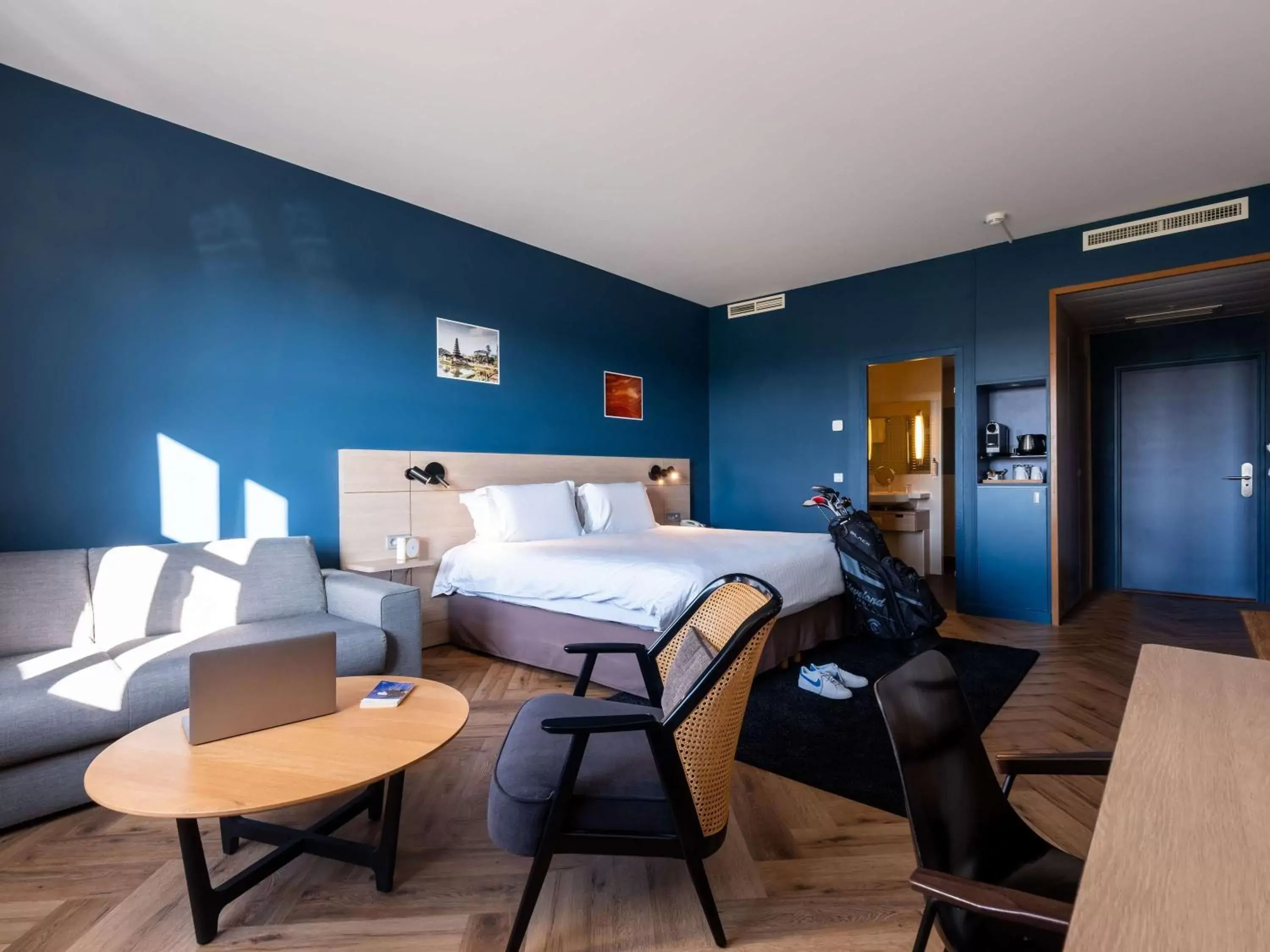 Bedroom in Mercure Chantilly Resort & Conventions