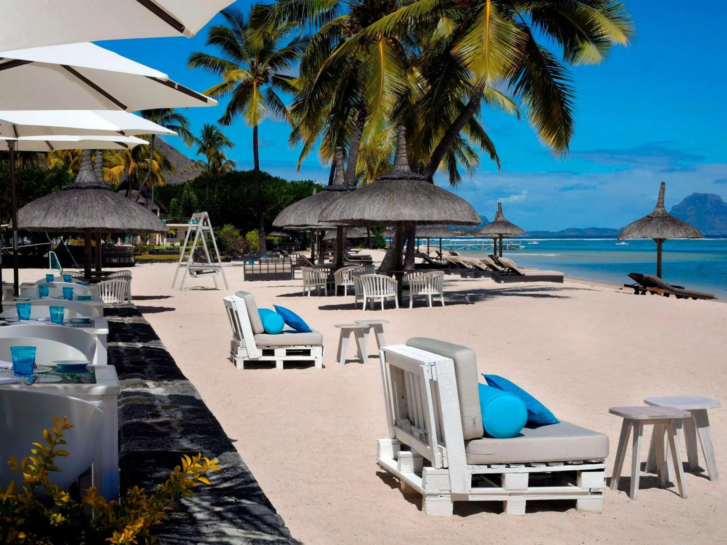 Lounge or bar, Beach in Sofitel Mauritius L'Imperial Resort & Spa