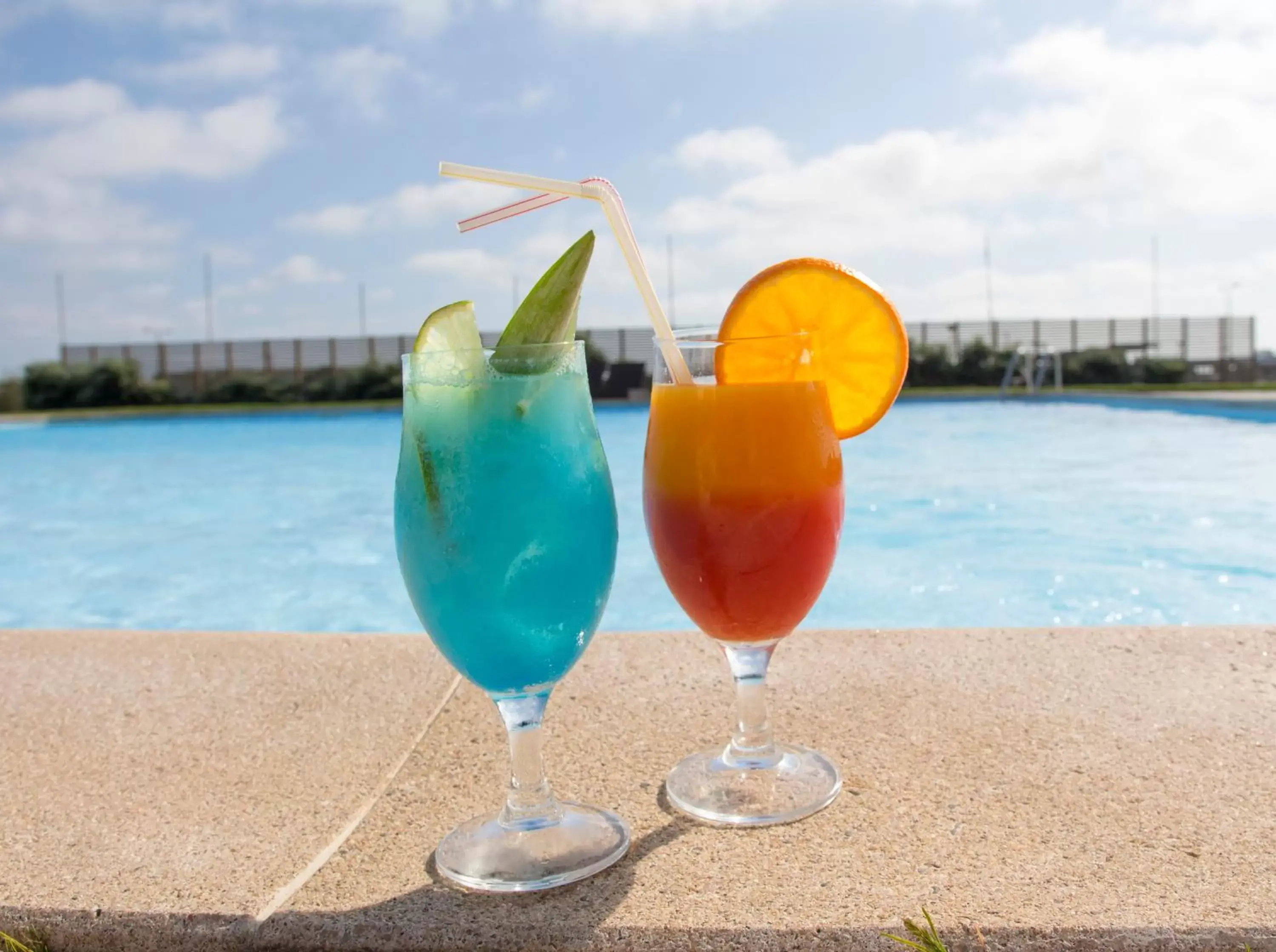 Swimming pool, Drinks in Star inn Peniche