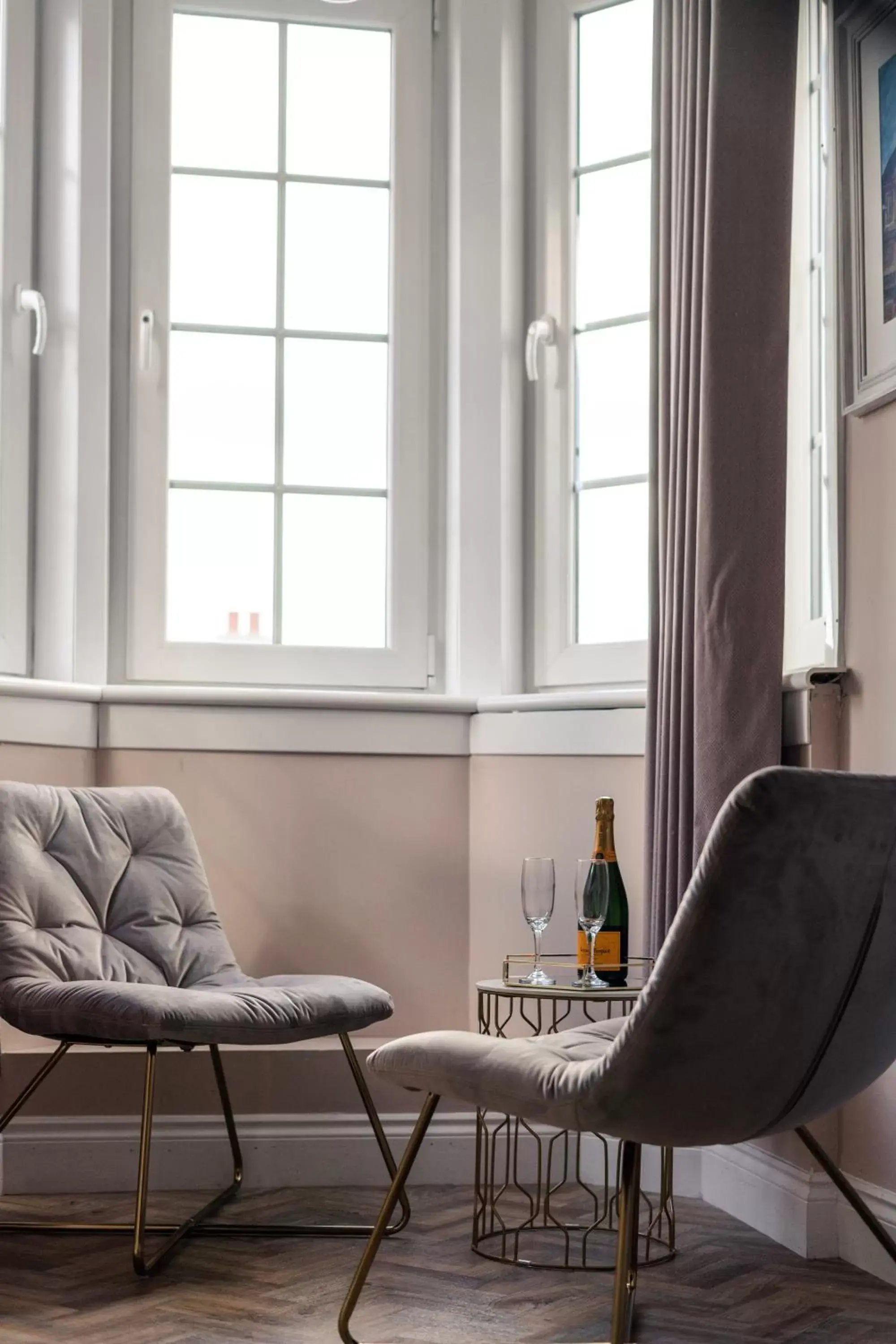 Seating Area in Sweeney Apartments & Rooms