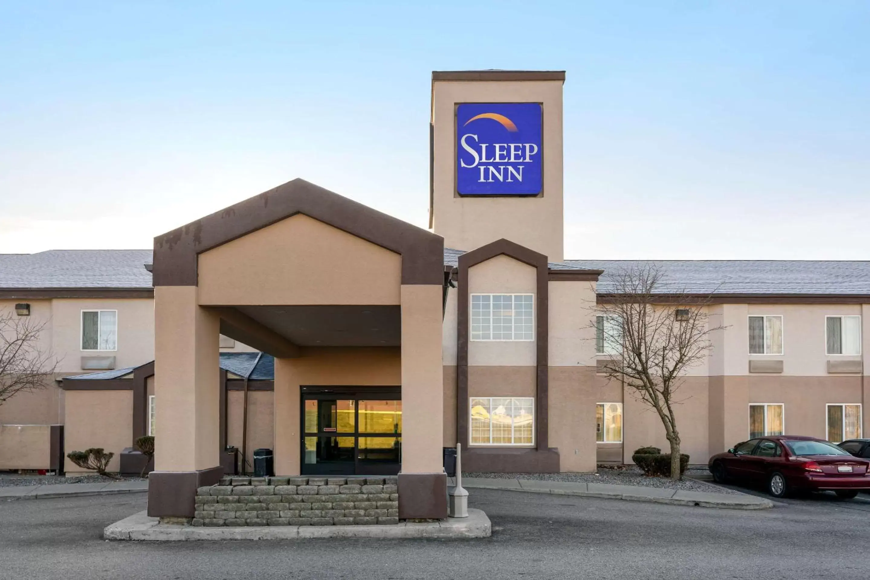 Property Building in Sleep Inn near Washington State Line