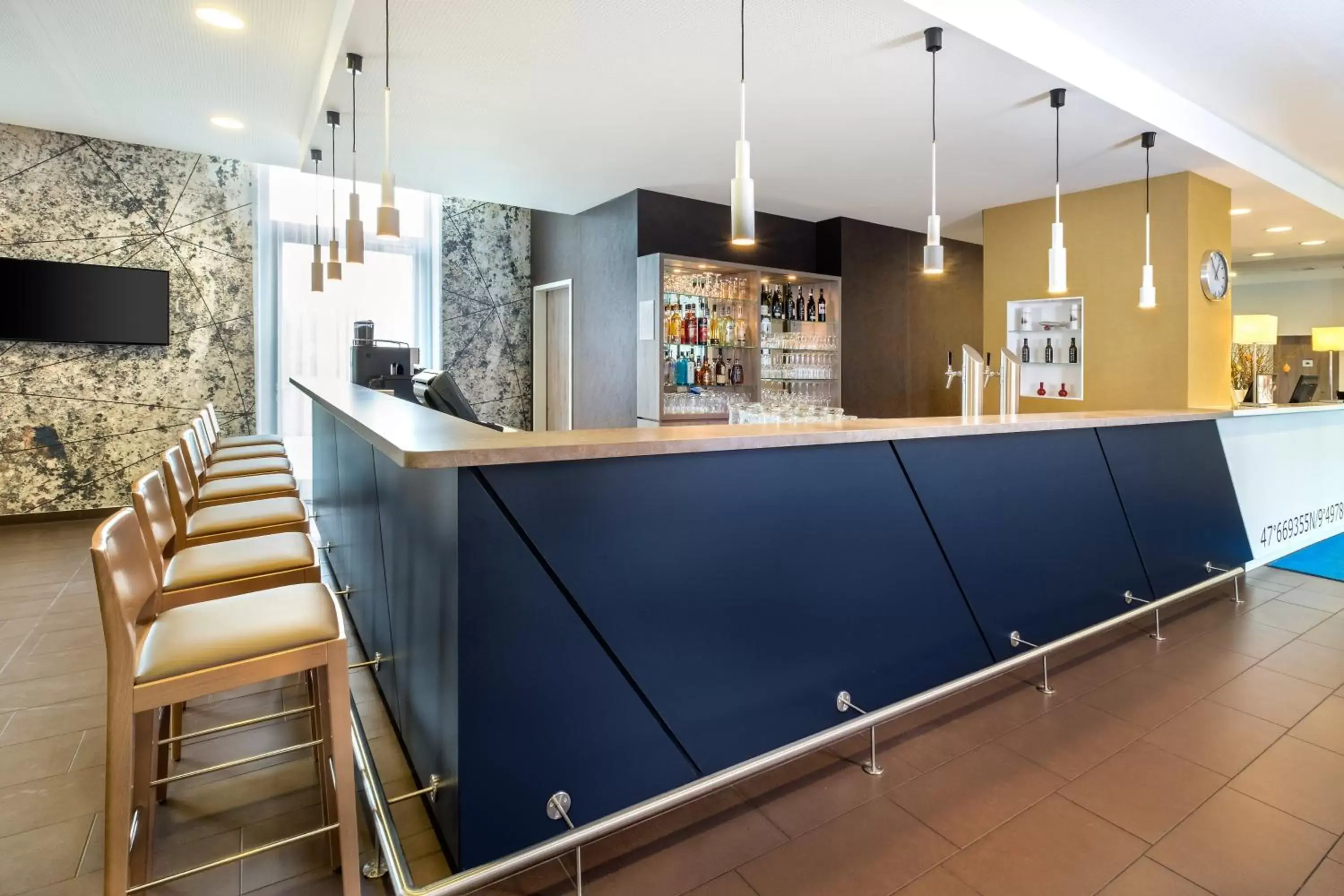 Lounge or bar in Holiday Inn Express Friedrichshafen, an IHG Hotel