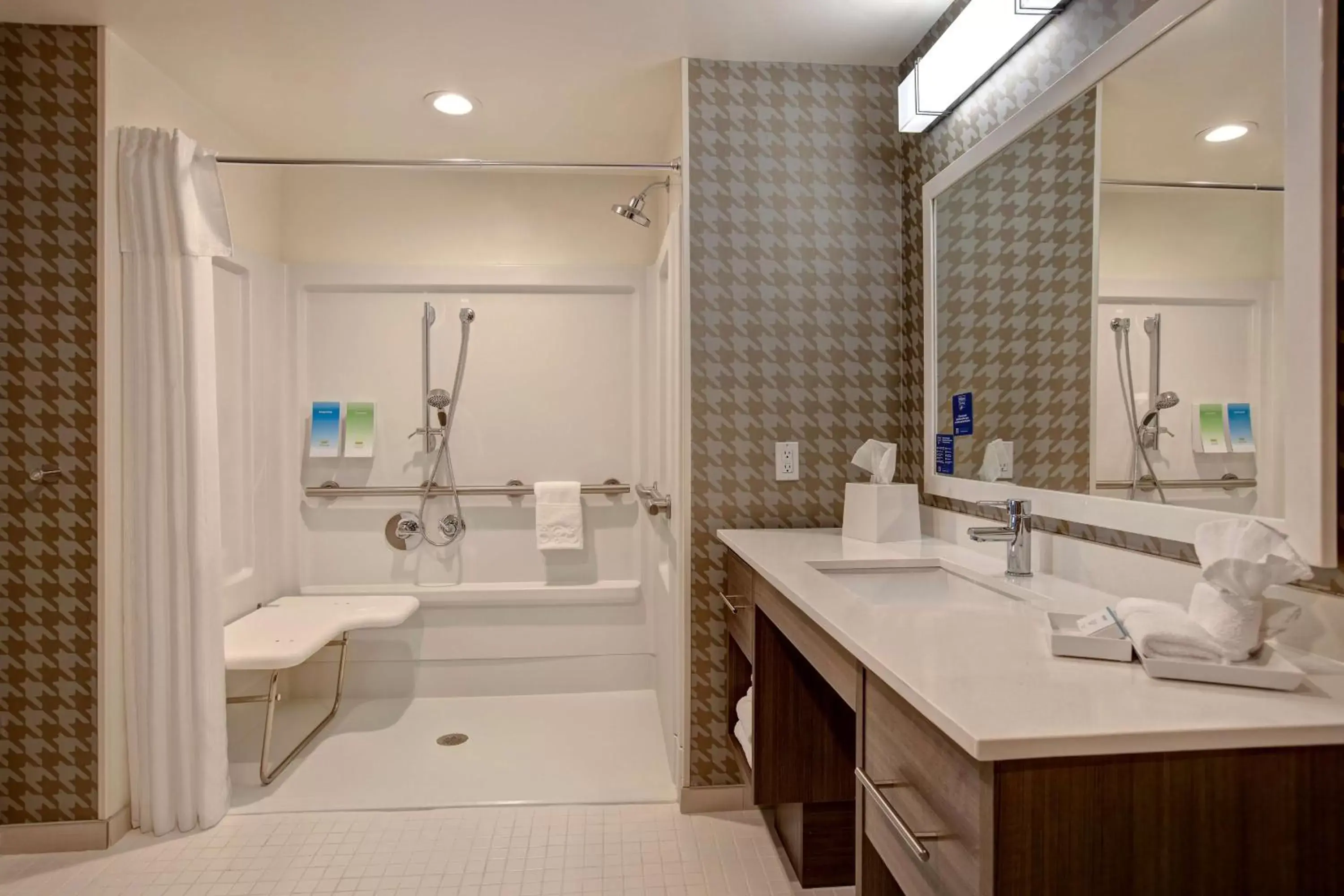 Bathroom in Home2 Suites By Hilton Carmel Indianapolis