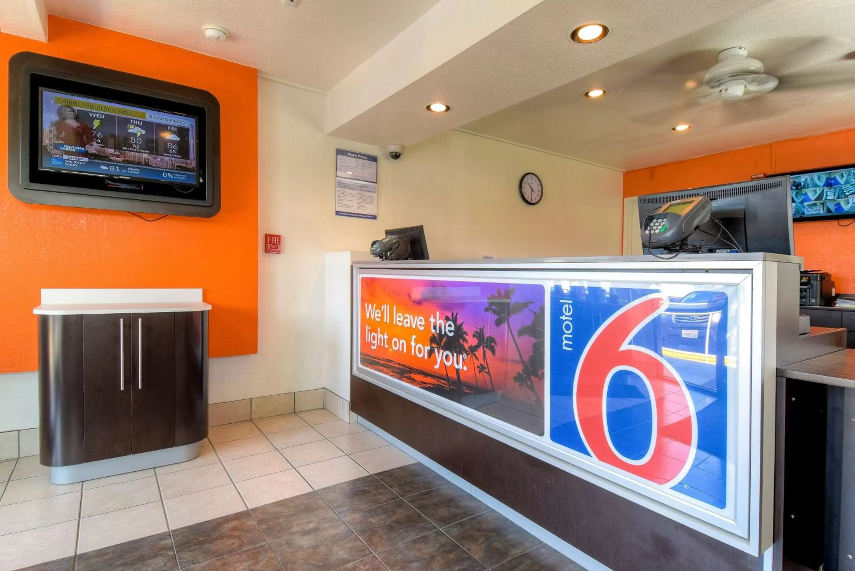 TV and multimedia, Lobby/Reception in Motel 6-El Cajon, CA - San Diego