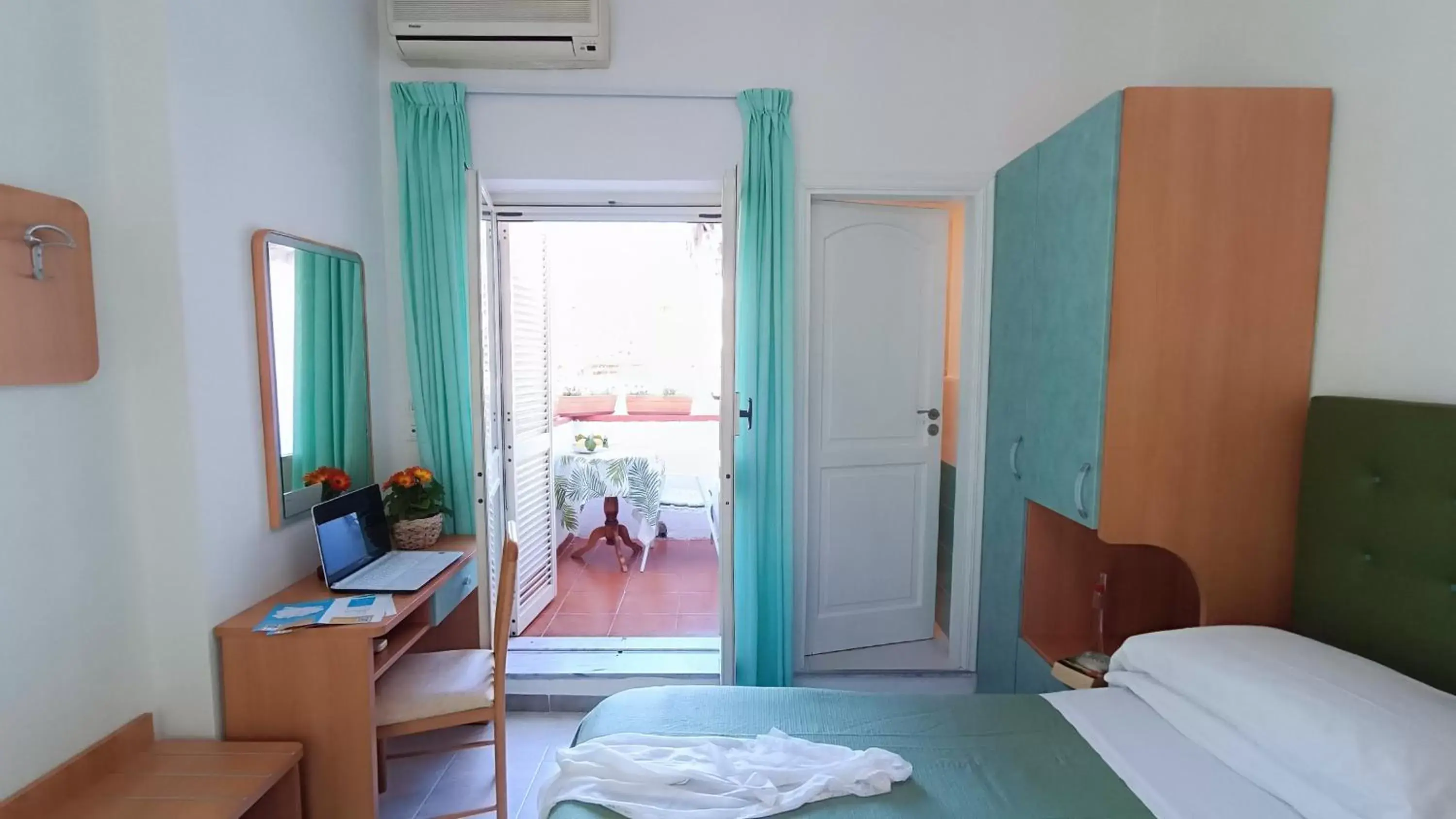 Bedroom, Bed in Hotel Casa Nicola