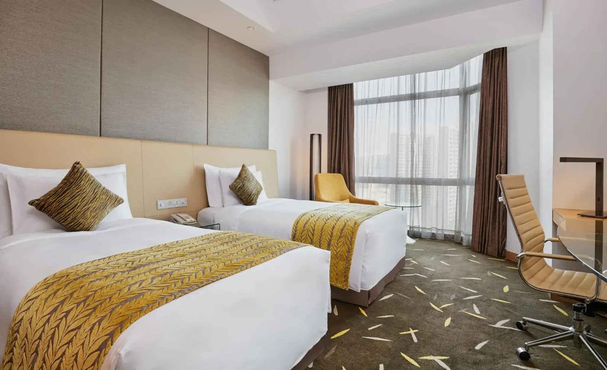 Photo of the whole room, Bed in Crowne Plaza Zhongshan Wing On City, an IHG Hotel