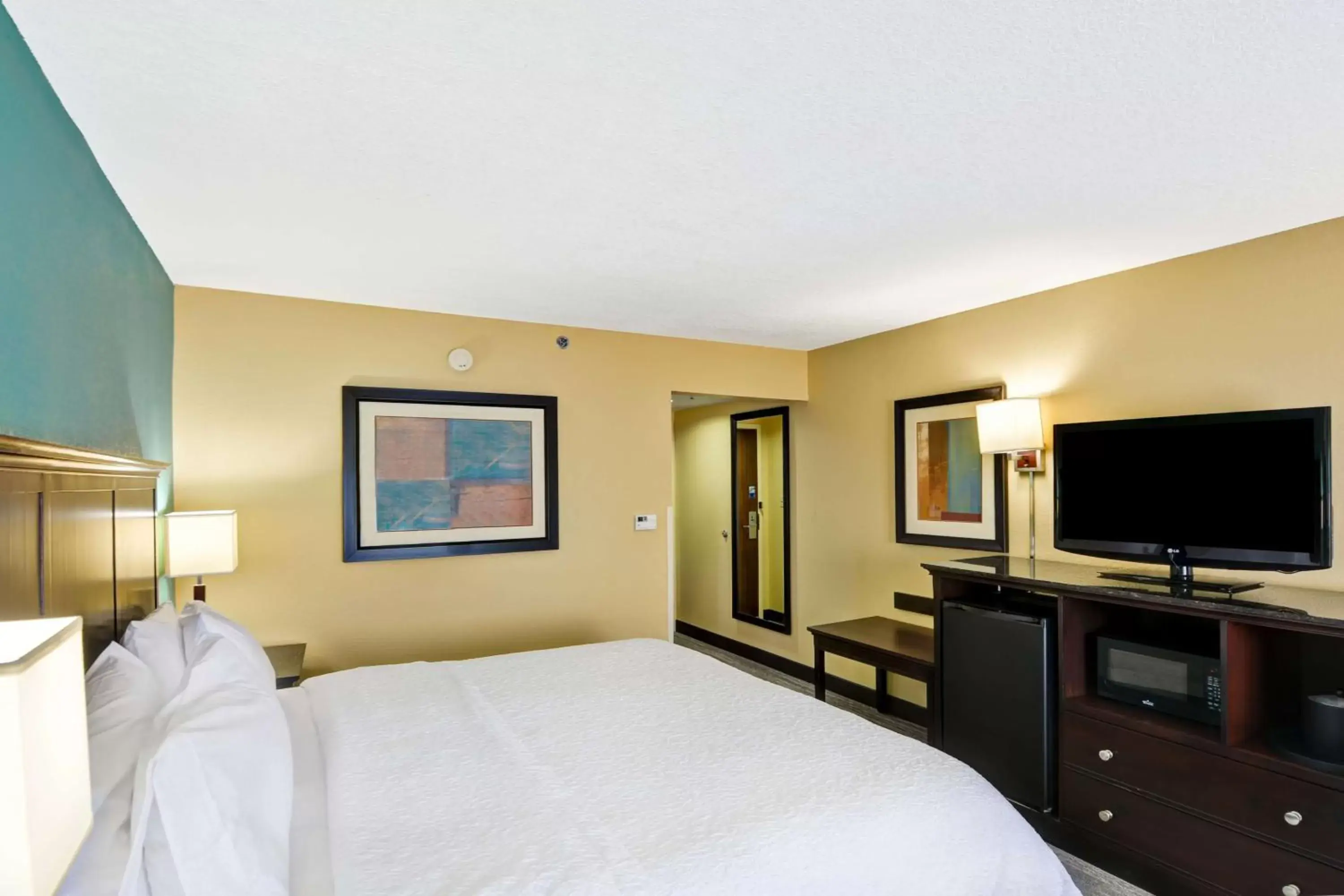 Bedroom, Bed in Hampton Inn Mobile/East Bay
