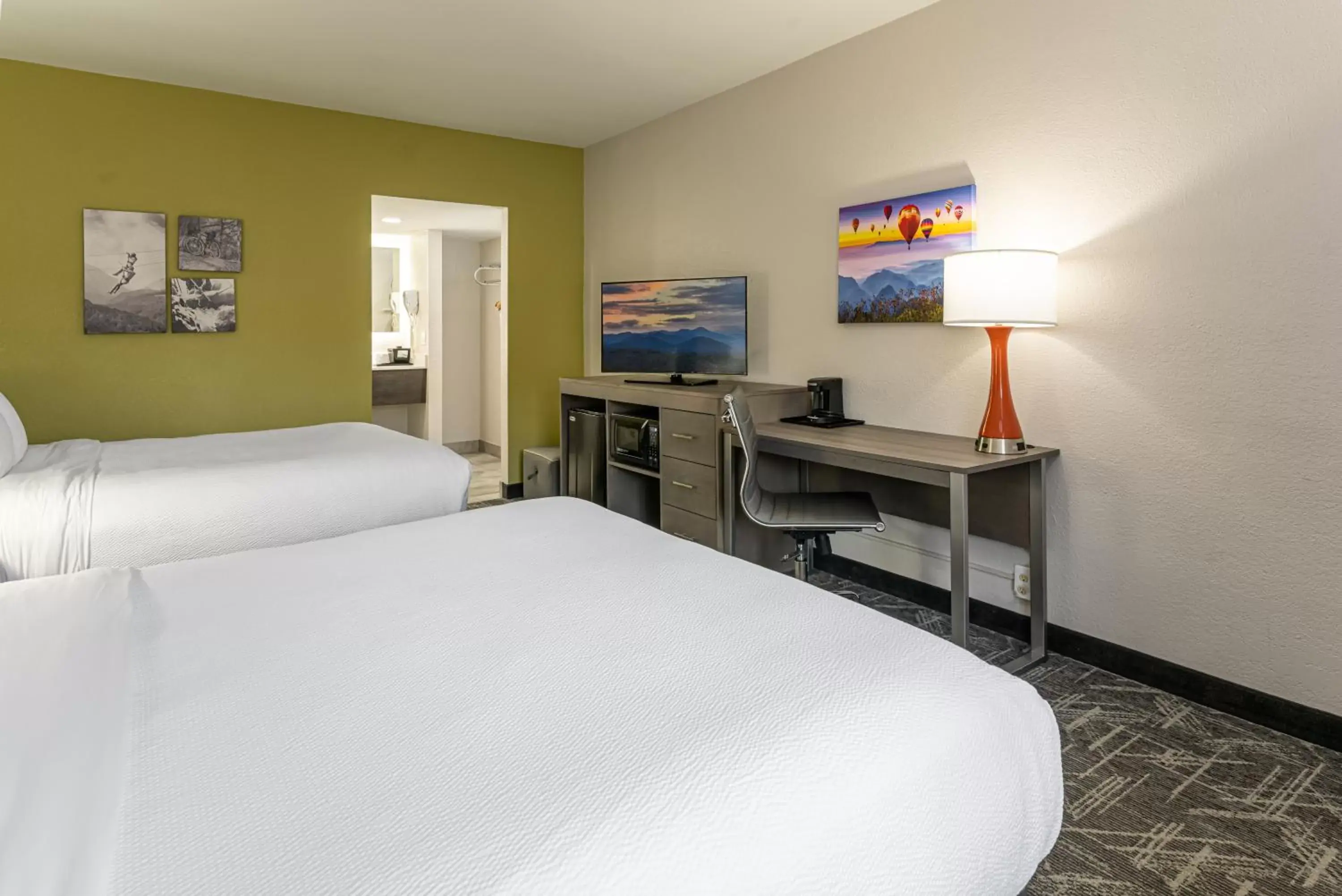 Bedroom, Bed in Quality Inn Asheville Downtown Tunnel Rd Bedroom, Bed in Quality Inn Asheville Downtown Tunnel Rd