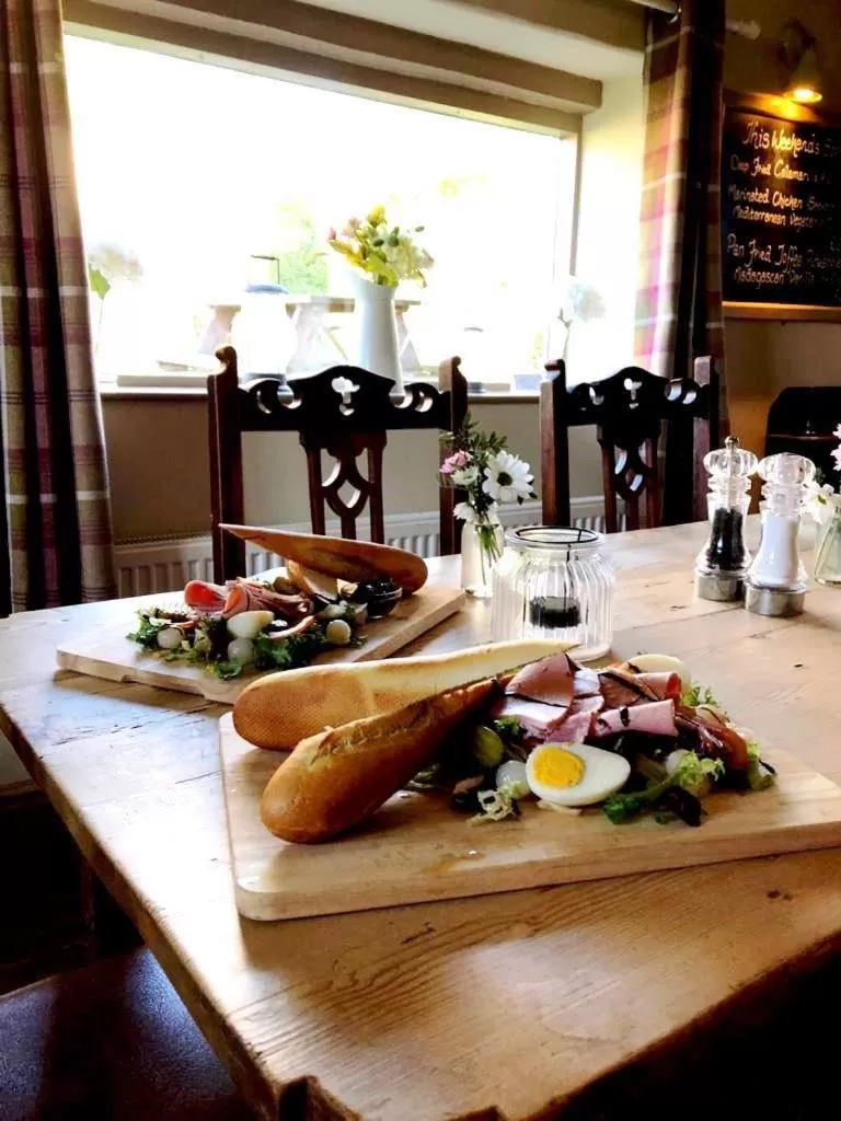 Restaurant/places to eat in The Windmill Inn