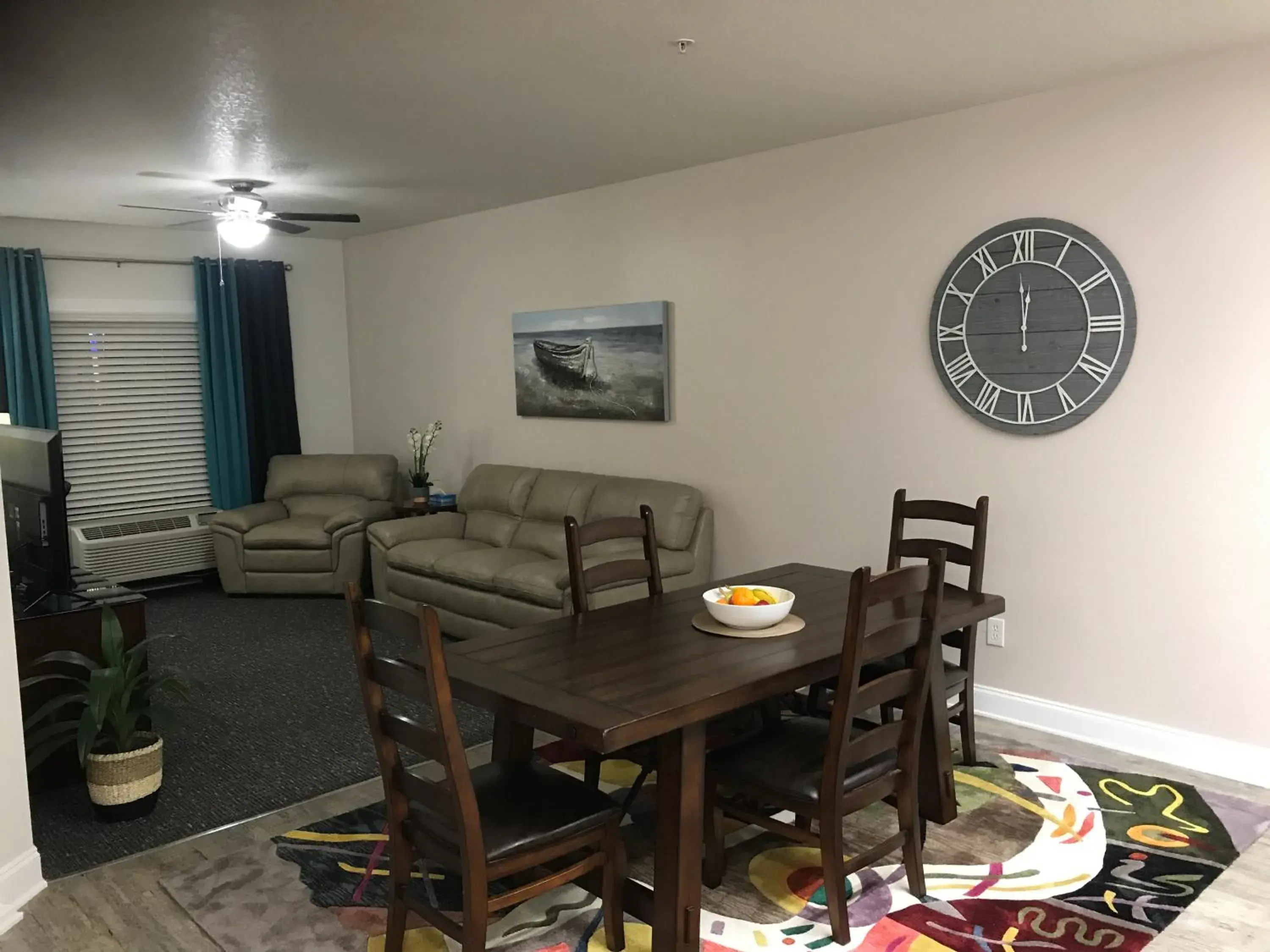 Living room, Dining Area in Hotel Pensacola