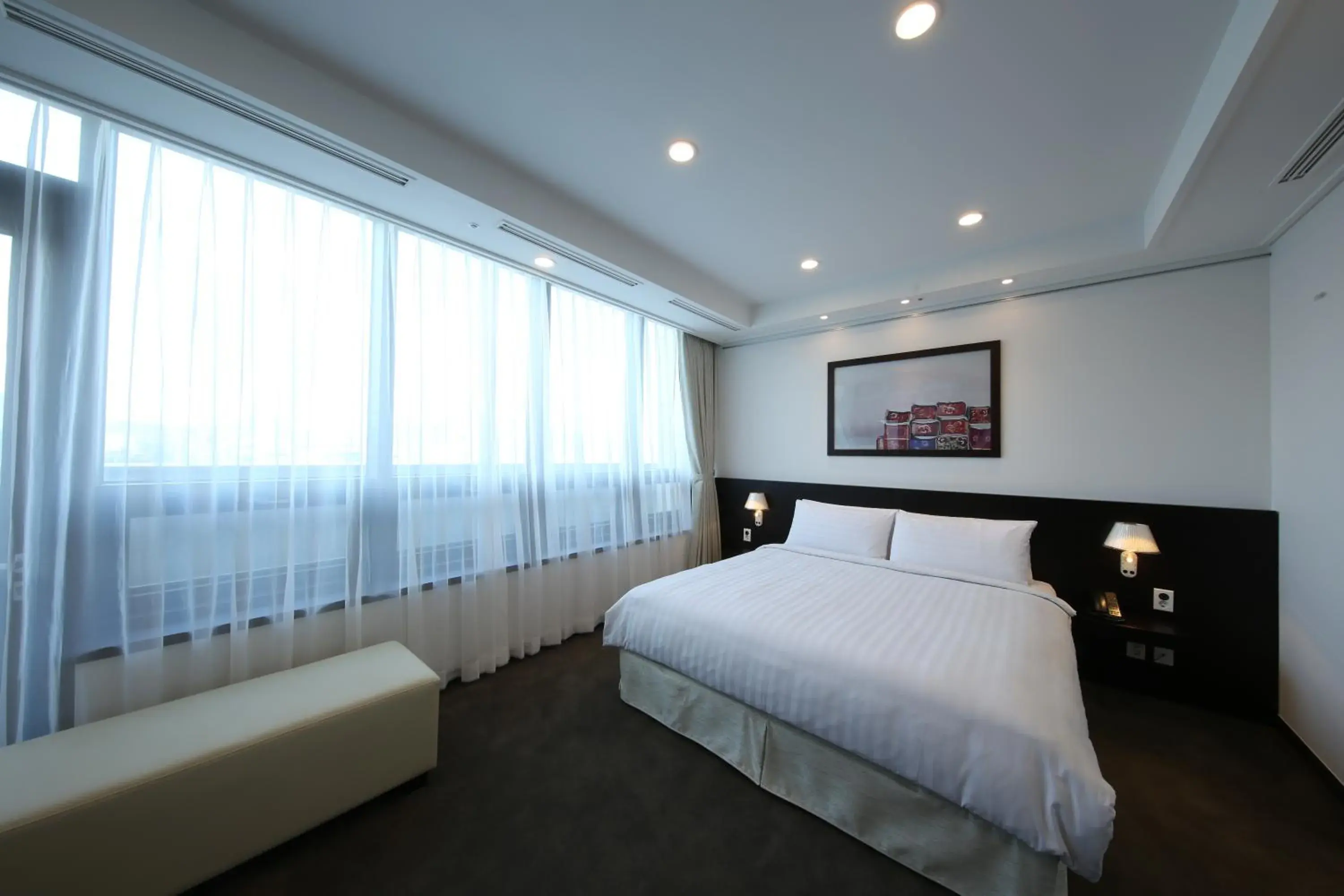 Bed in Orakai Insadong Suites