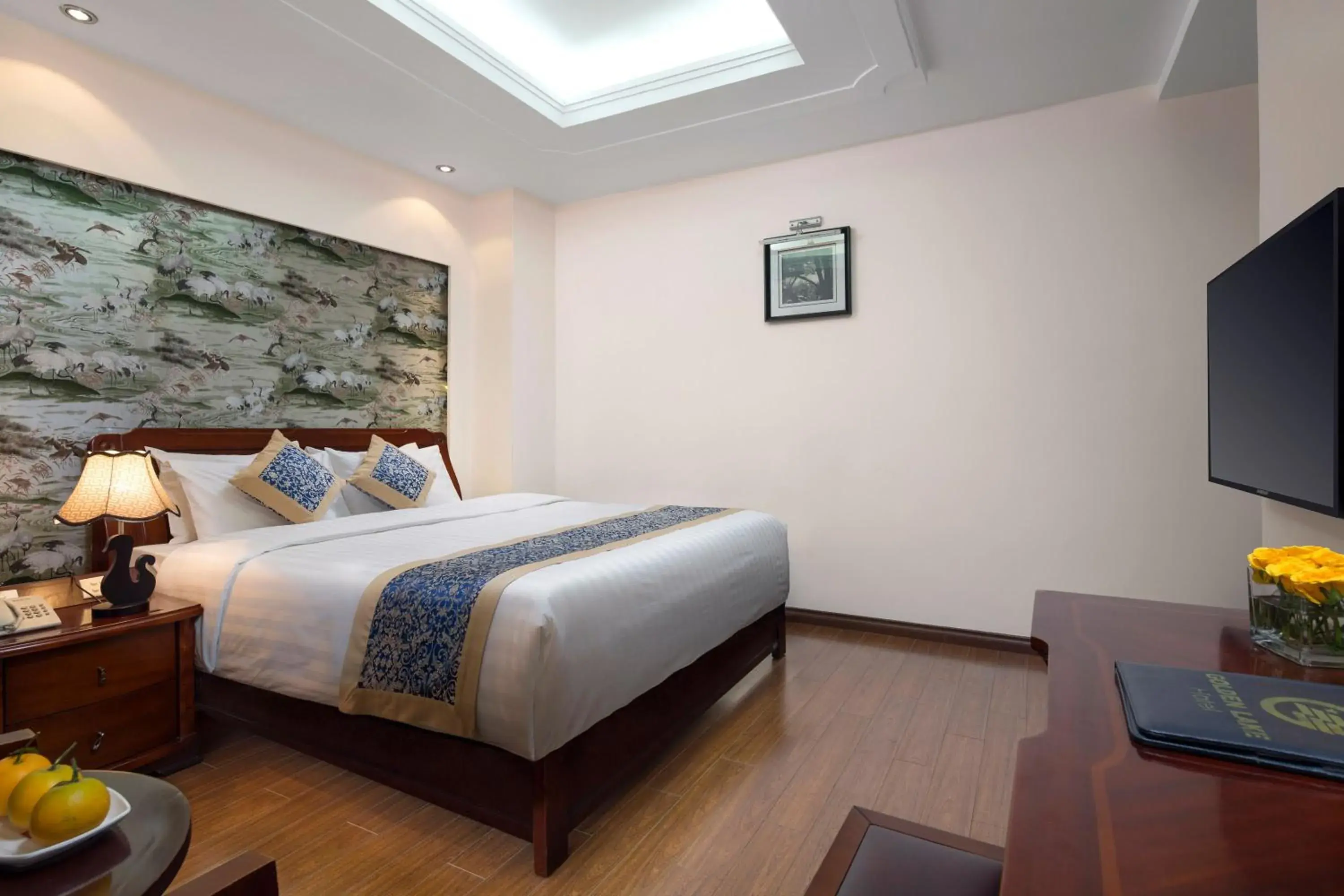 Photo of the whole room, Bed in Lakeside Palace Hotel Photo of the whole room, Bed in Lakeside Palace Hotel