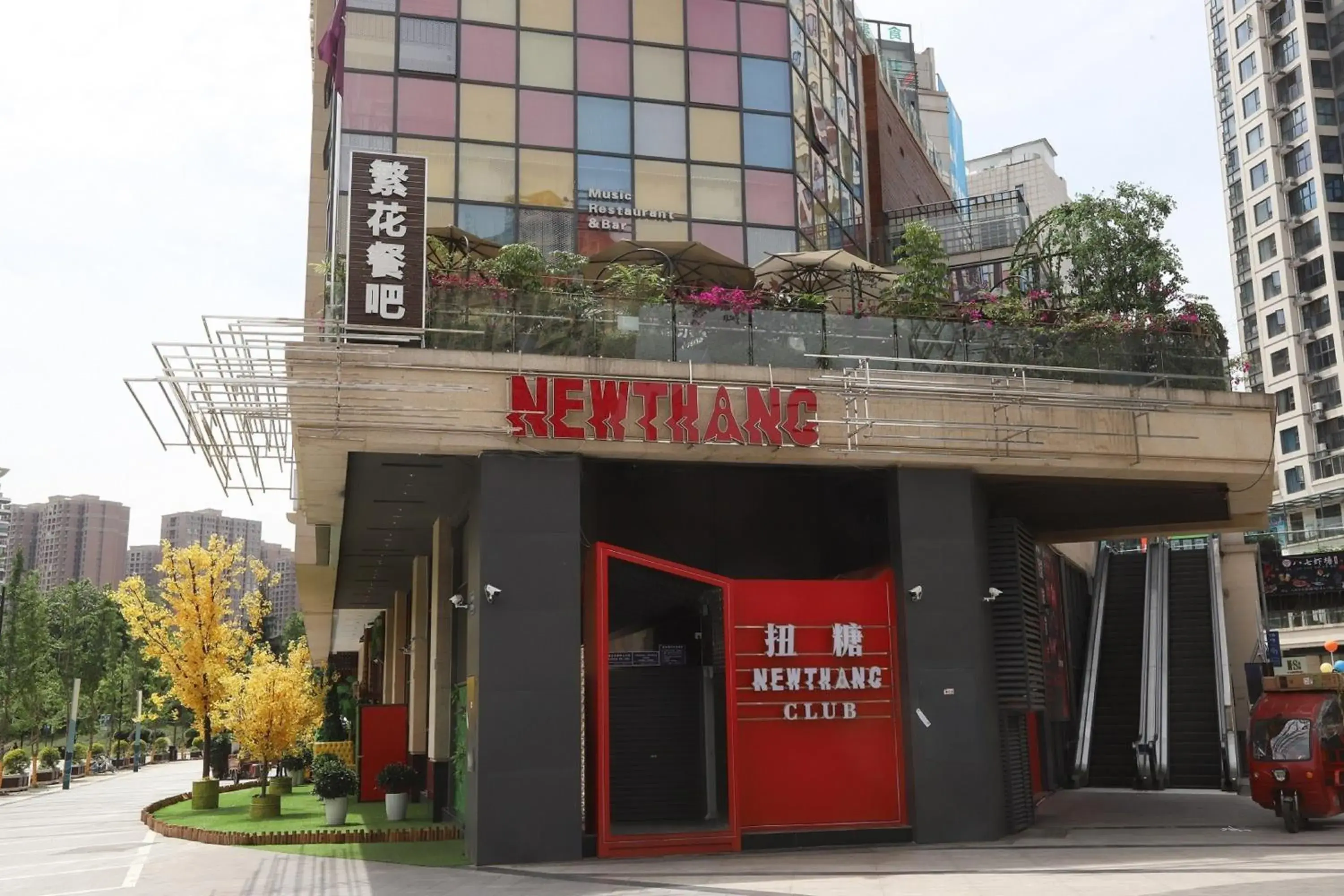 Lounge or bar, Property Building in Holiday Inn Express Chengdu Xindu, an IHG Hotel
