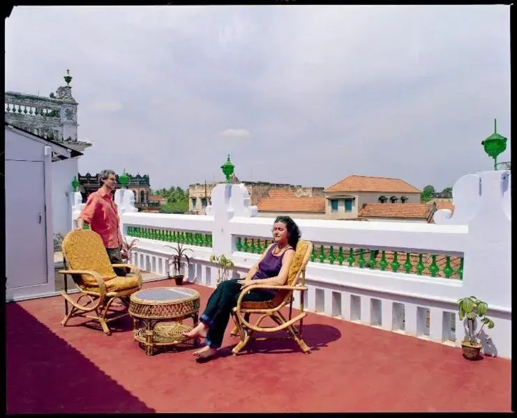 Guests in Chettinadu Mansion – An Authentic Heritage Palace