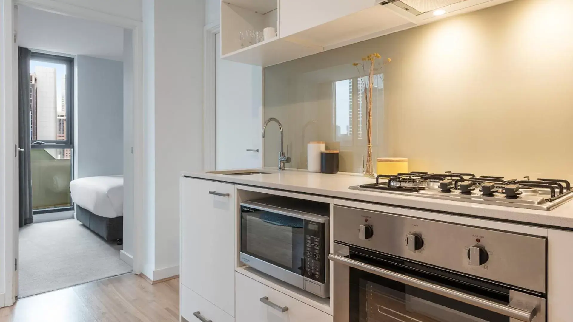 Kitchen or kitchenette, Kitchen/Kitchenette in Oaks Melbourne Southbank Suites