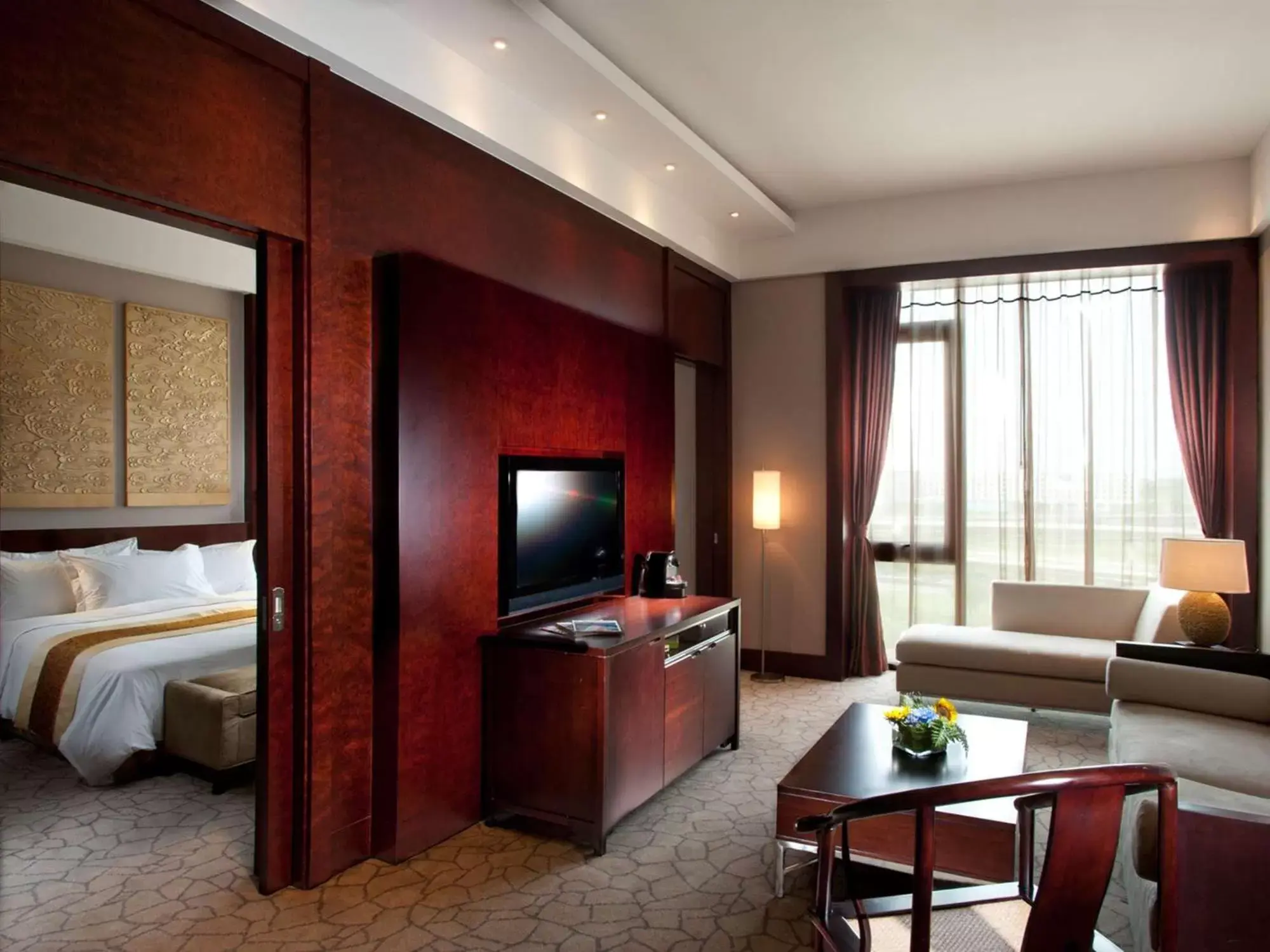 Living room, TV/Entertainment Center in Hilton Beijing Capital Airport