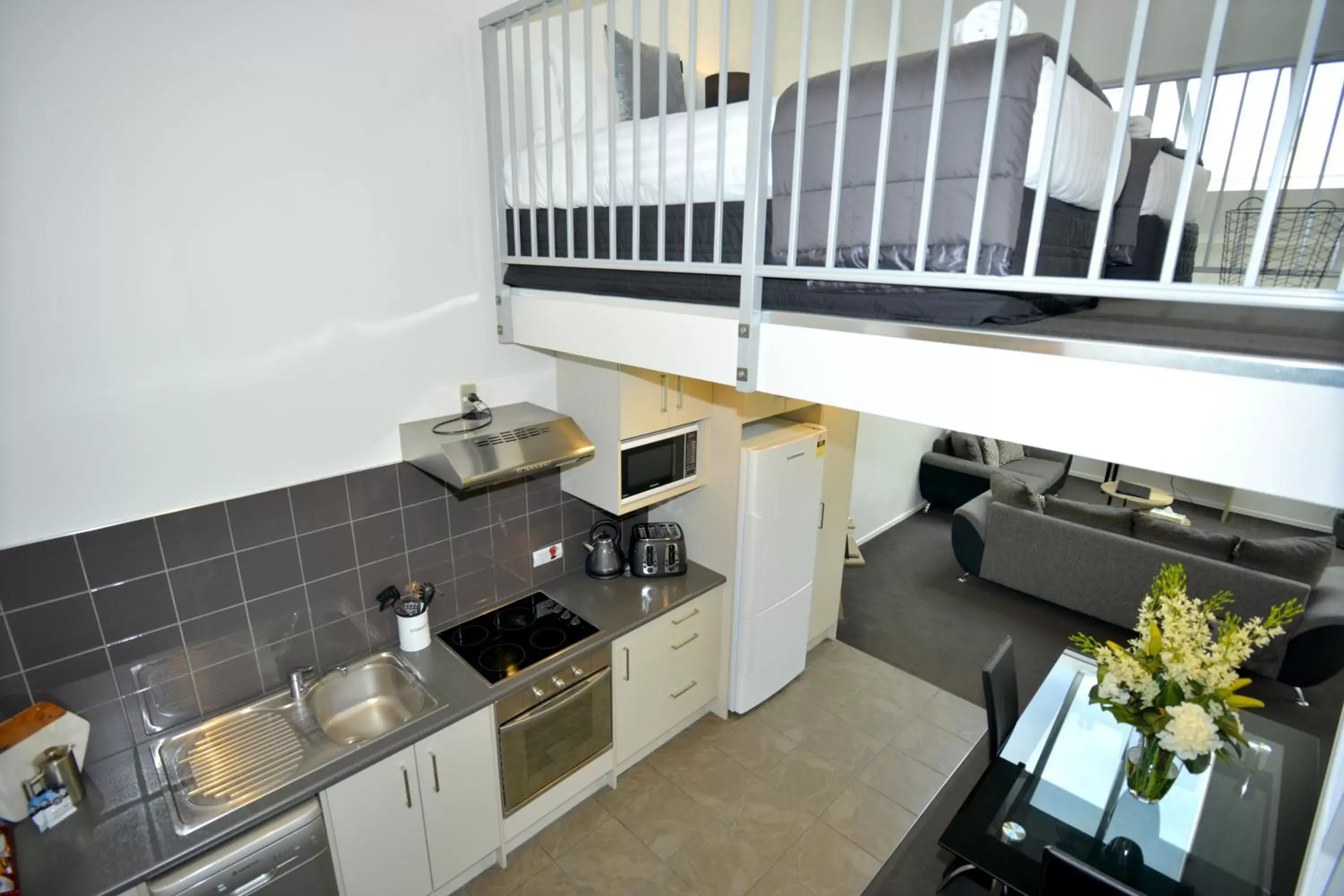 Photo of the whole room, Kitchen/Kitchenette in Southwark Hotel & Apartments