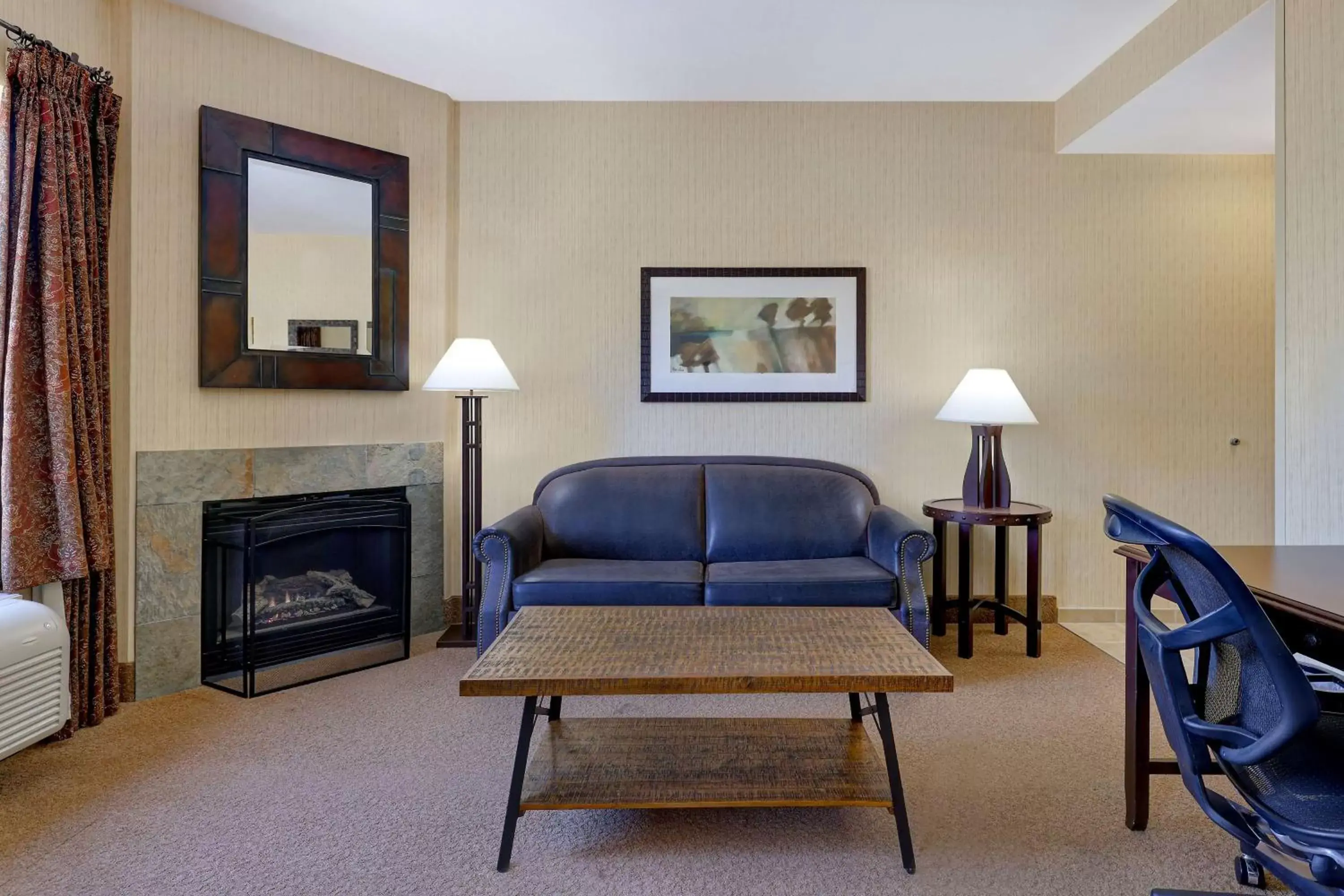Living room, Seating Area in Hampton Inn & Suites Tahoe-Truckee
