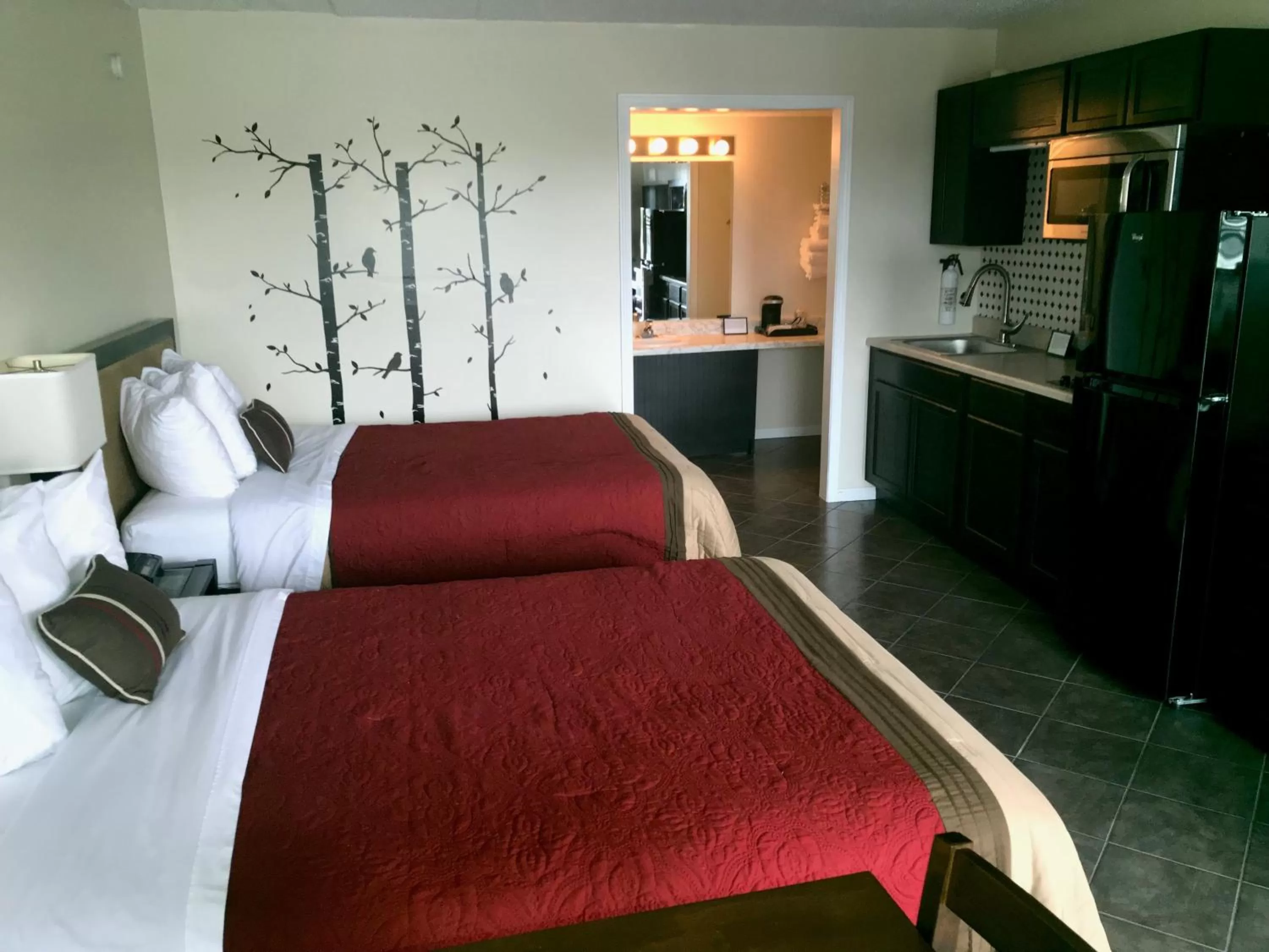 Kitchen or kitchenette, Bed in Geneva Wells Inn