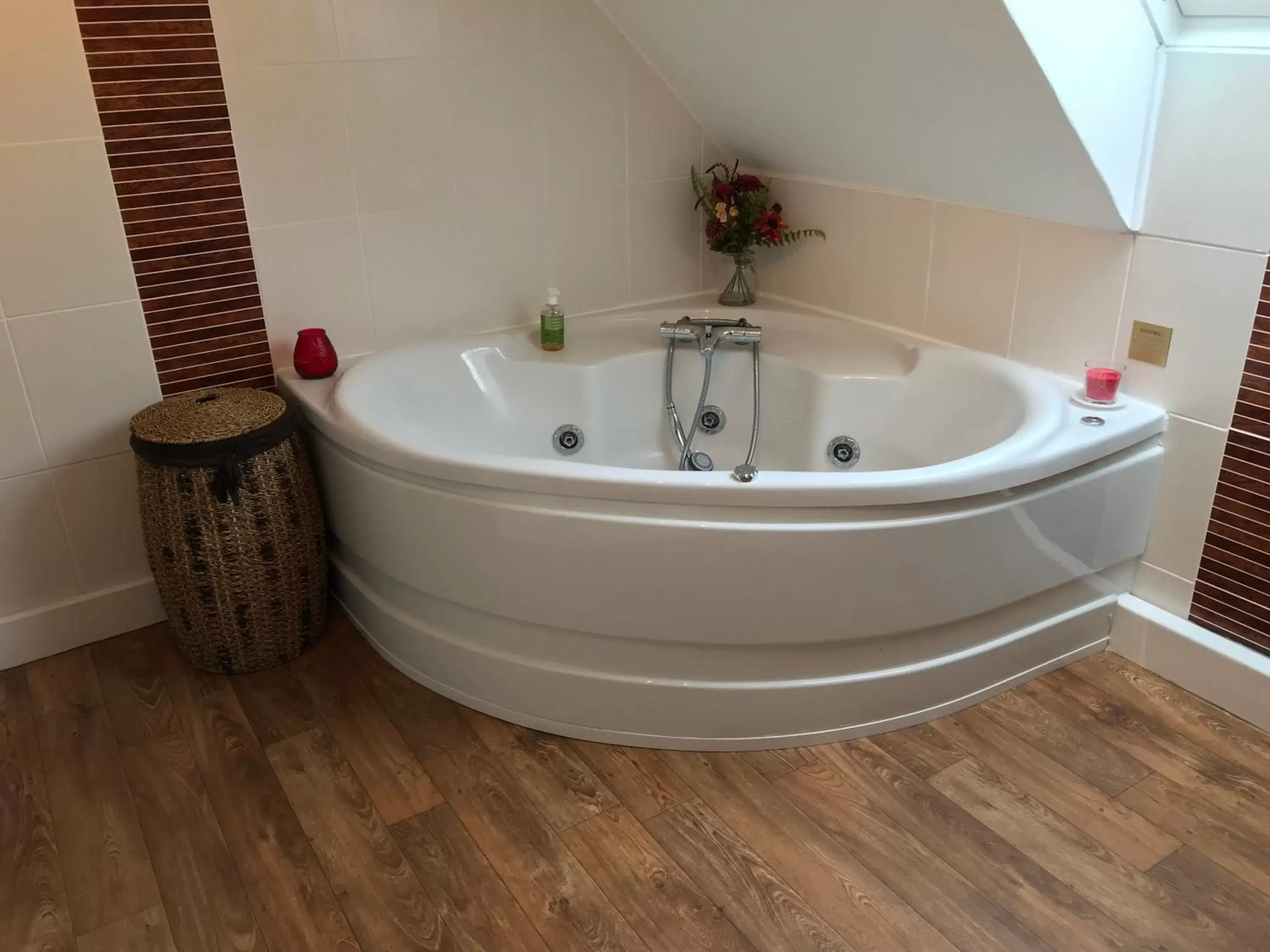 Hot Tub, Bathroom in CHAMBRE D'HOTES KER BEL LEUR