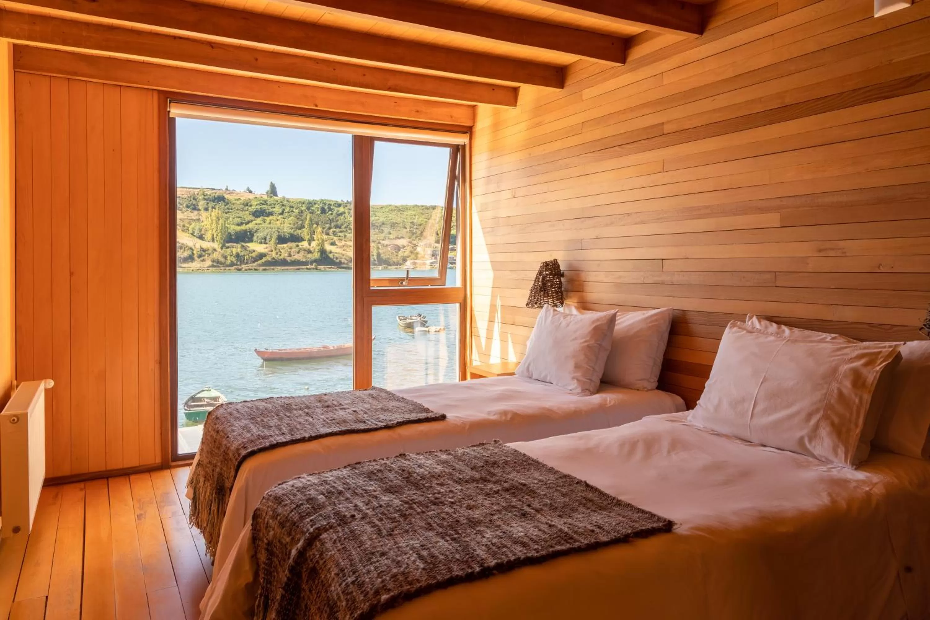 Photo of the whole room, Bed in Sizigia