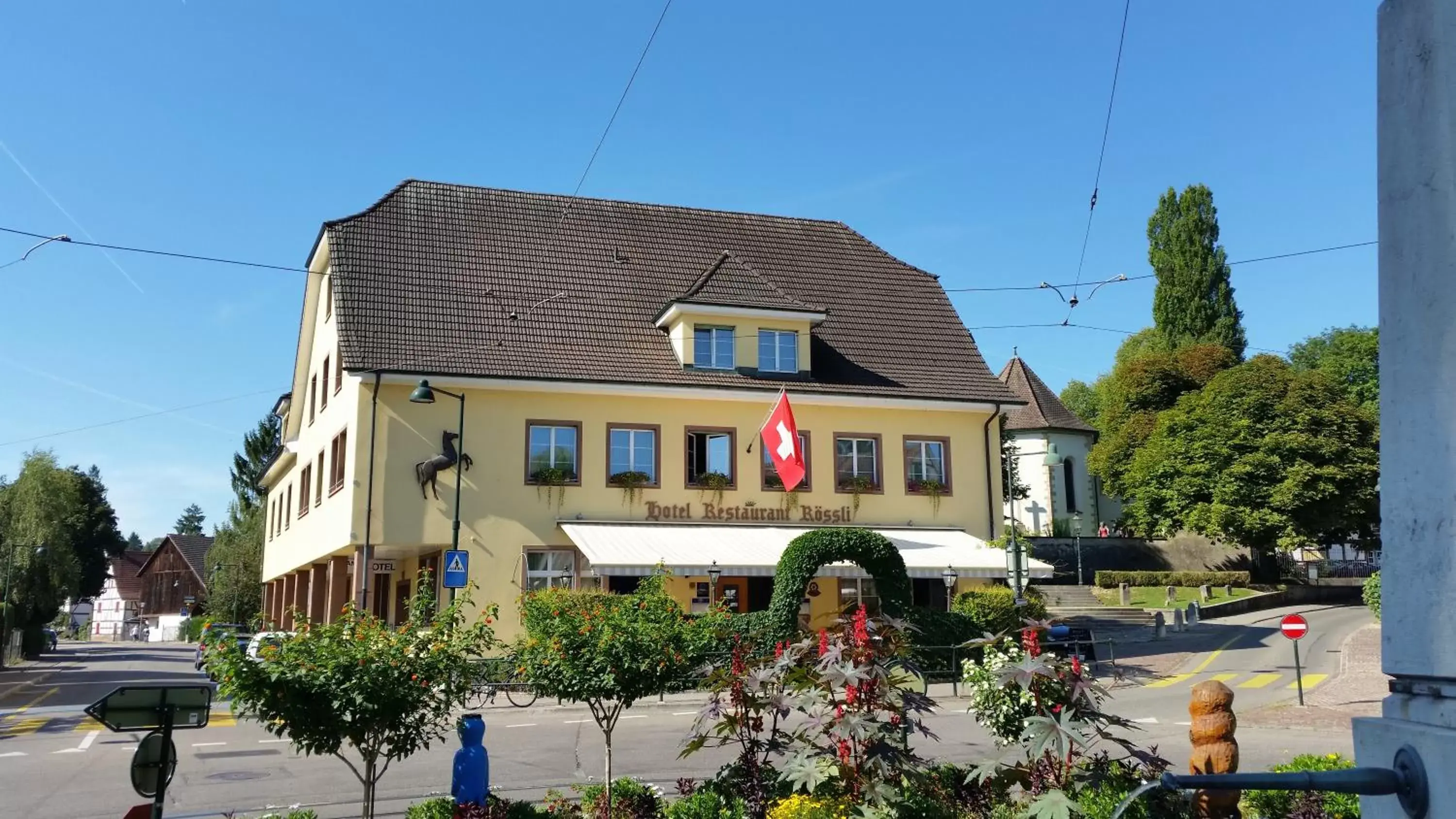 Facade/entrance, Property Building in Hotel Rössli