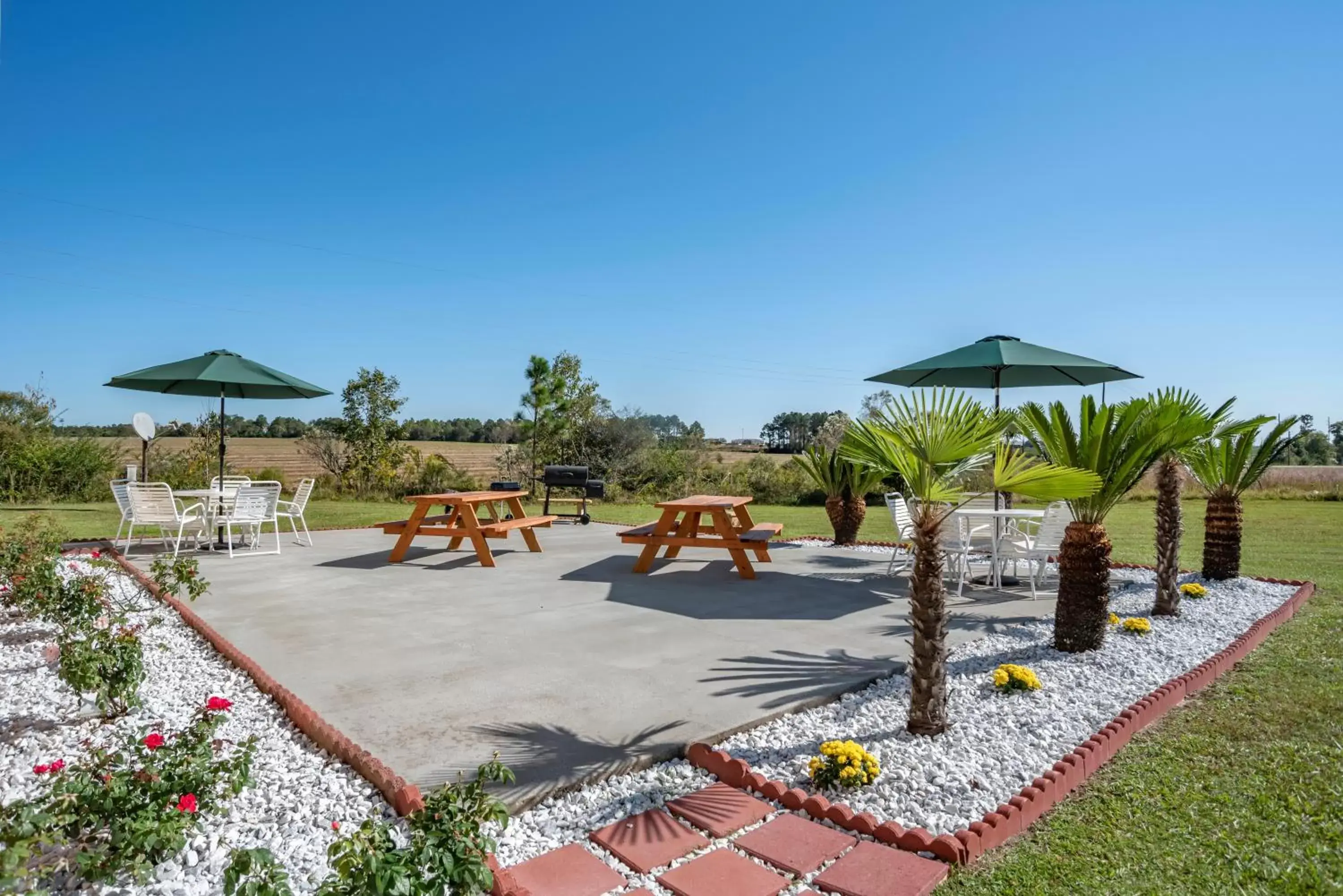 Patio in Quality Inn