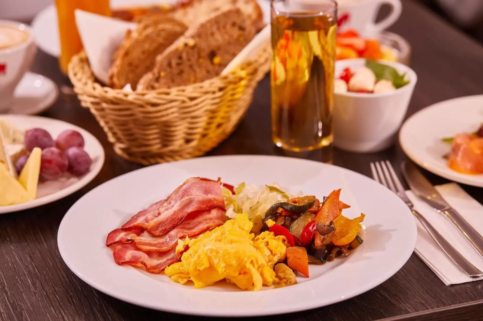 Restaurant/places to eat in Hotel President Restaurant/places to eat in Hotel President