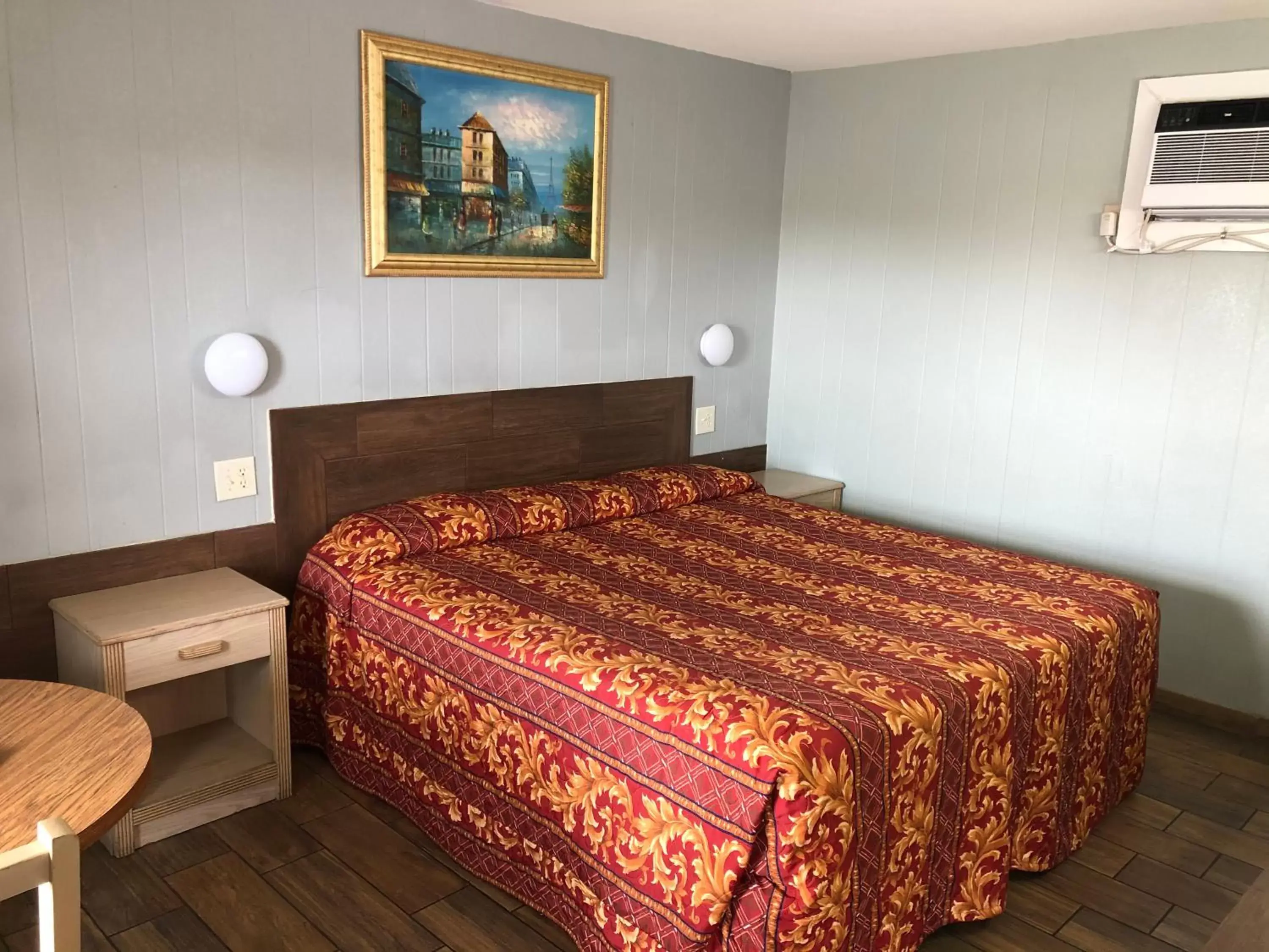 Bed in Budget inn
