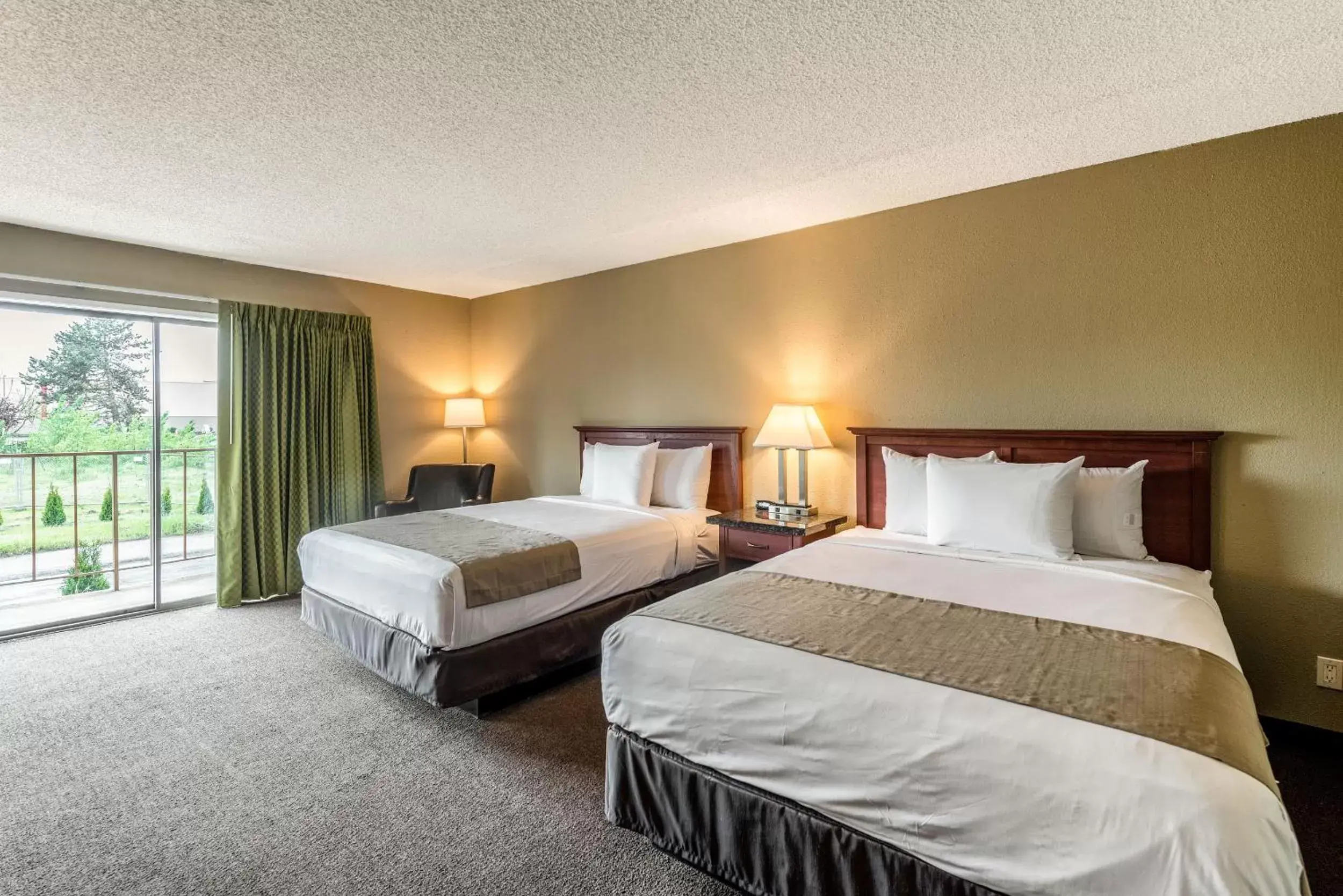 Day, Bed in Rodeway Inn & Suites Portland - Jantzen Beach
