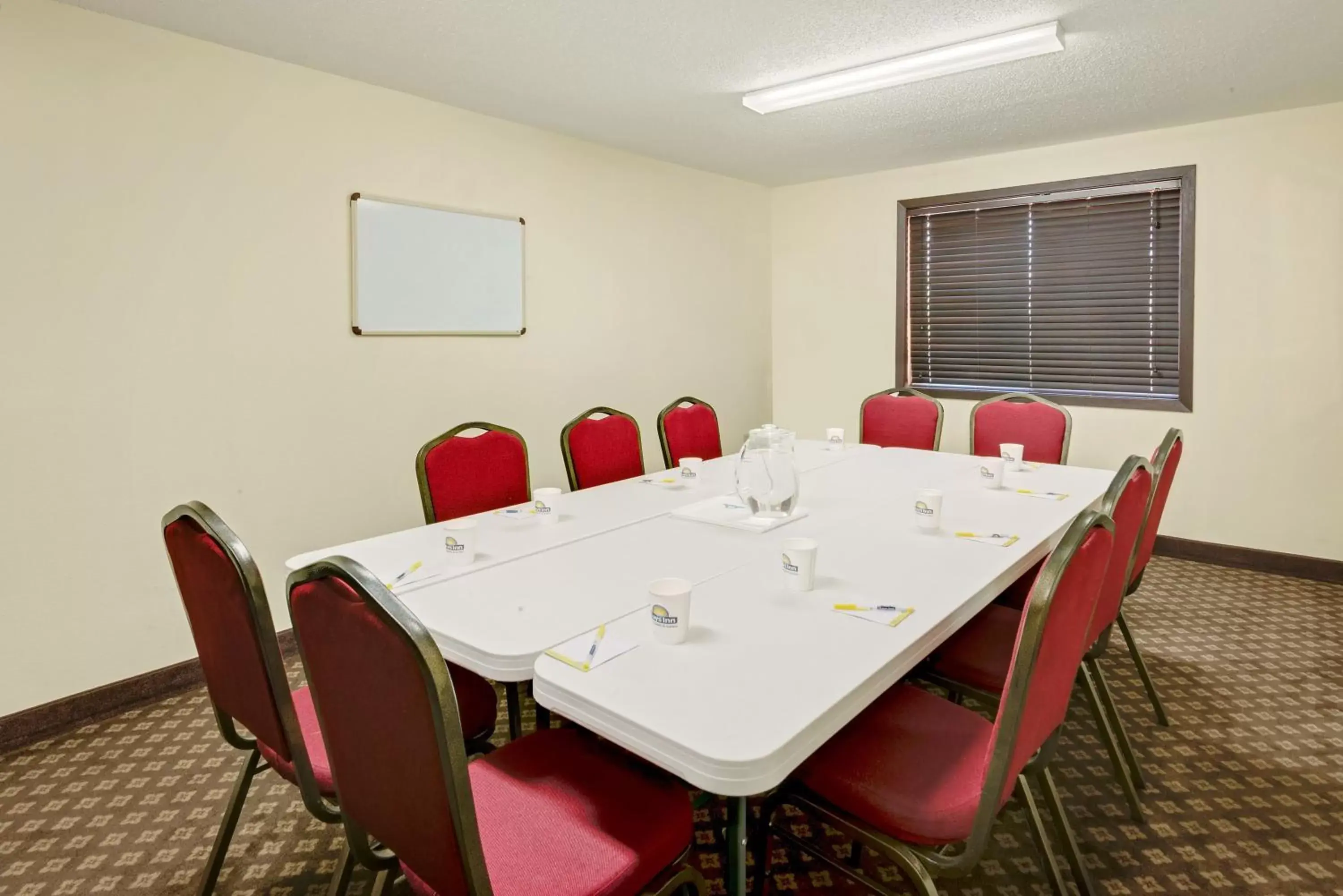 Meeting/conference room in Days Inn by Wyndham Fort Dodge