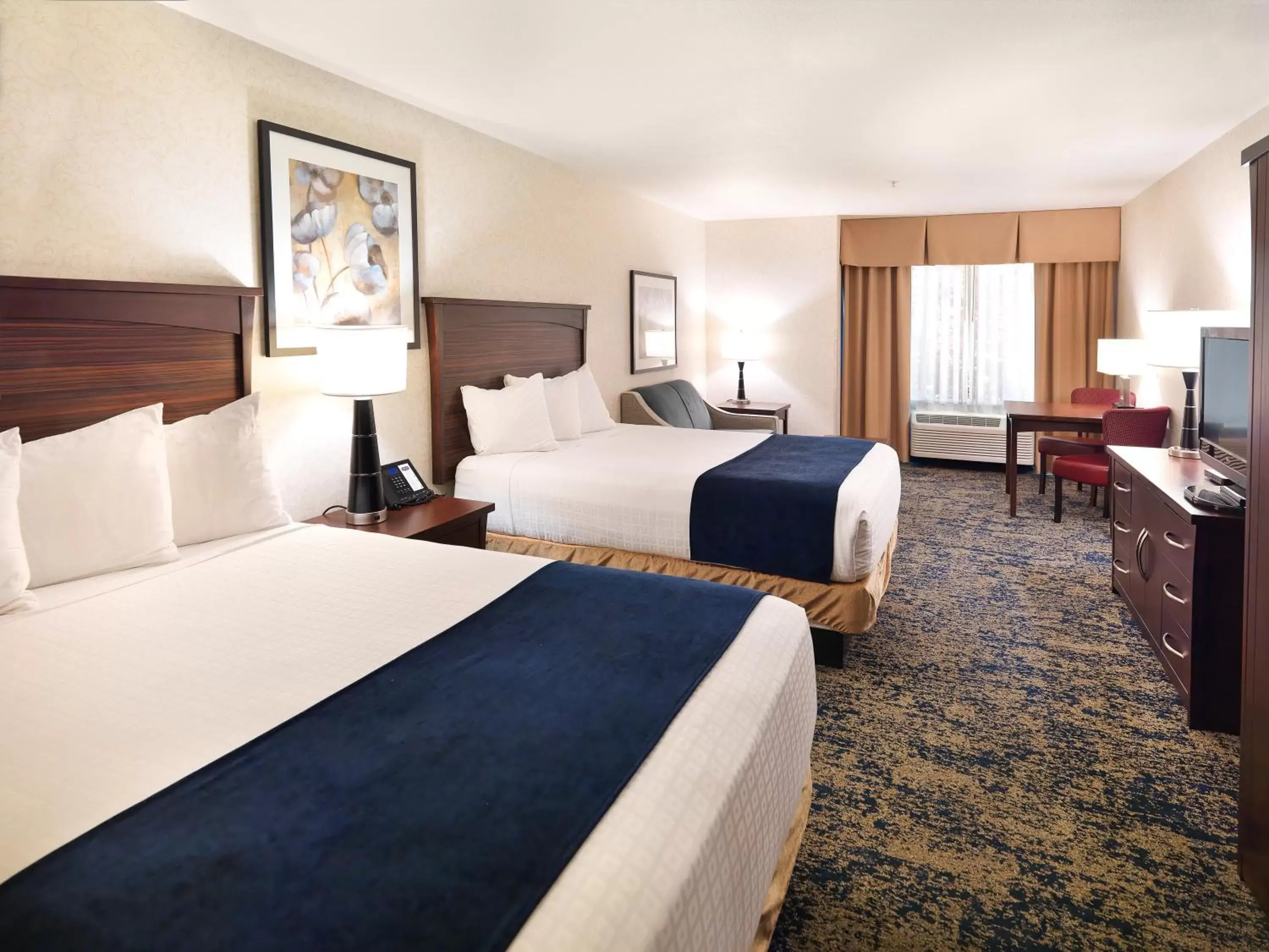 Bed in Crystal Inn Hotel & Suites - Salt Lake City