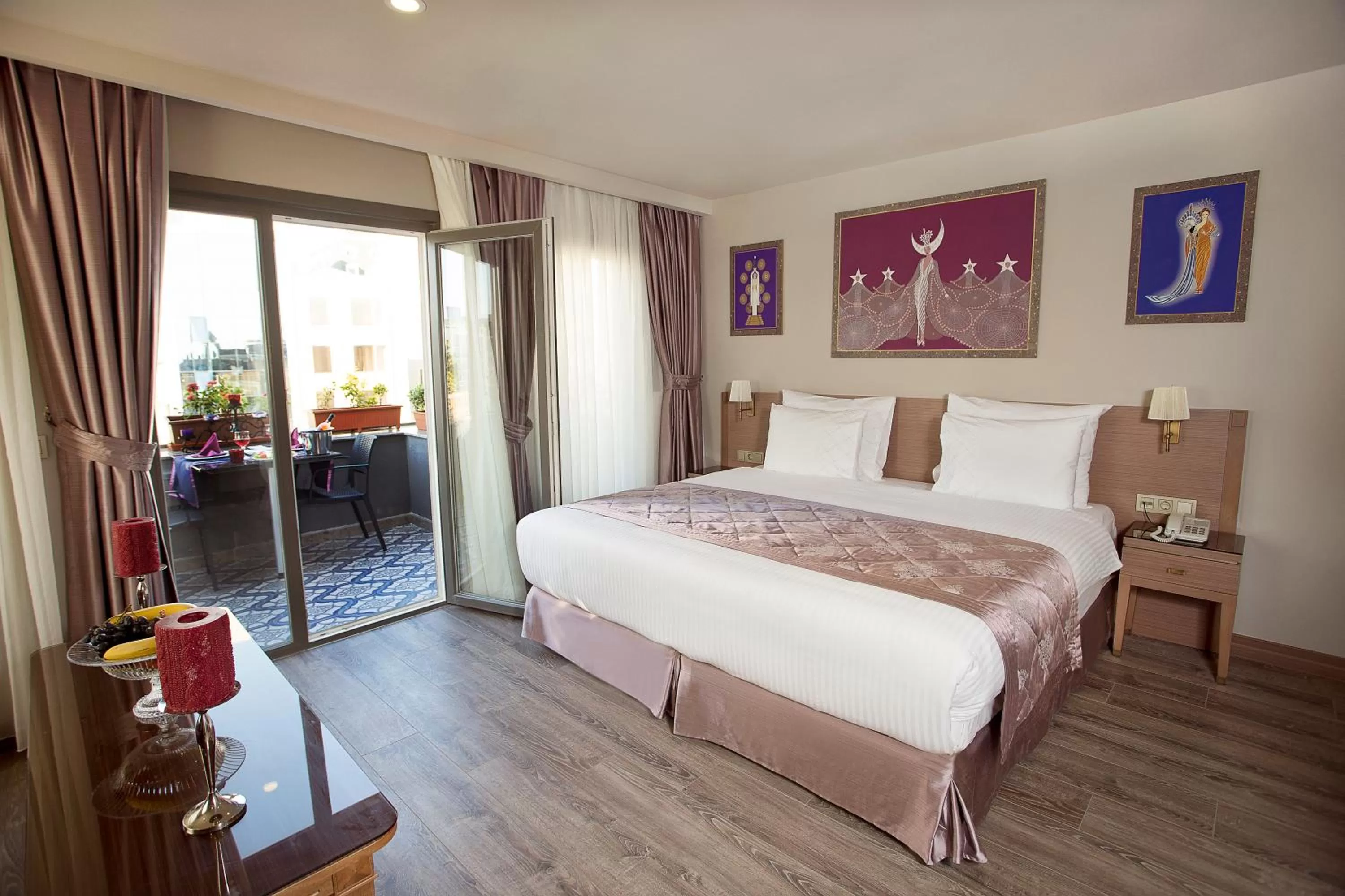 Bedroom, Bed in Taximist Hotel