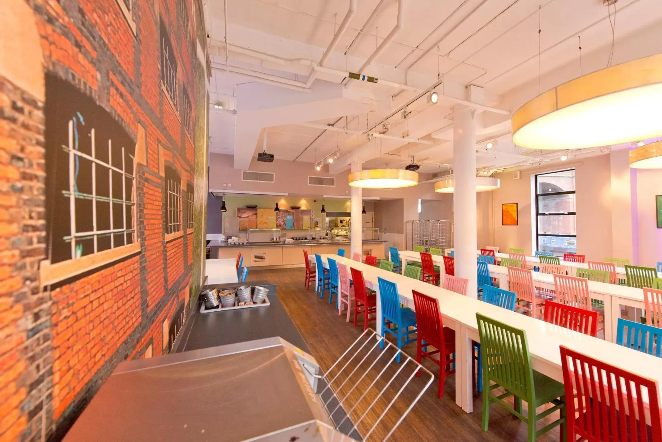 Restaurant/Places to Eat in YHA Manchester Hostel