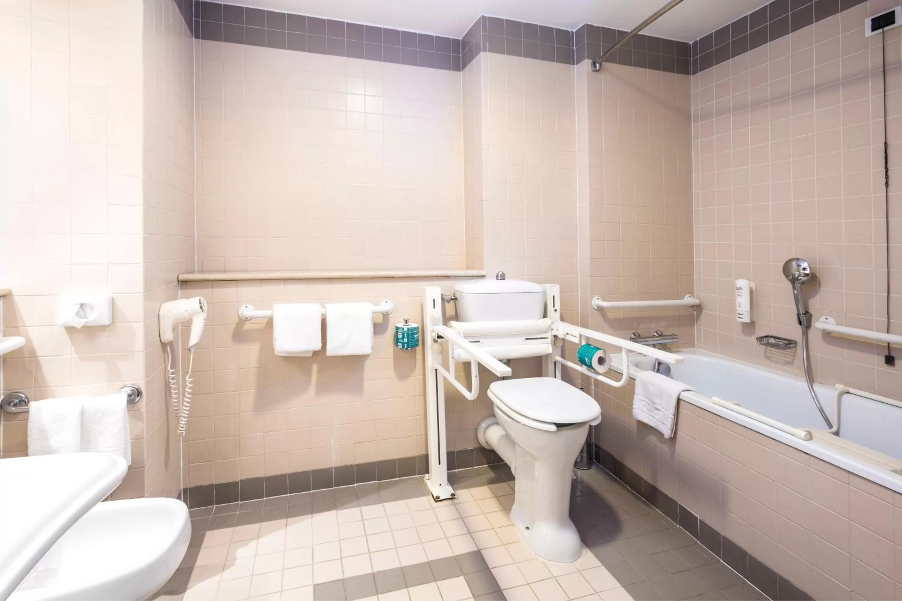 Bathroom in Holiday Inn Naples by IHG