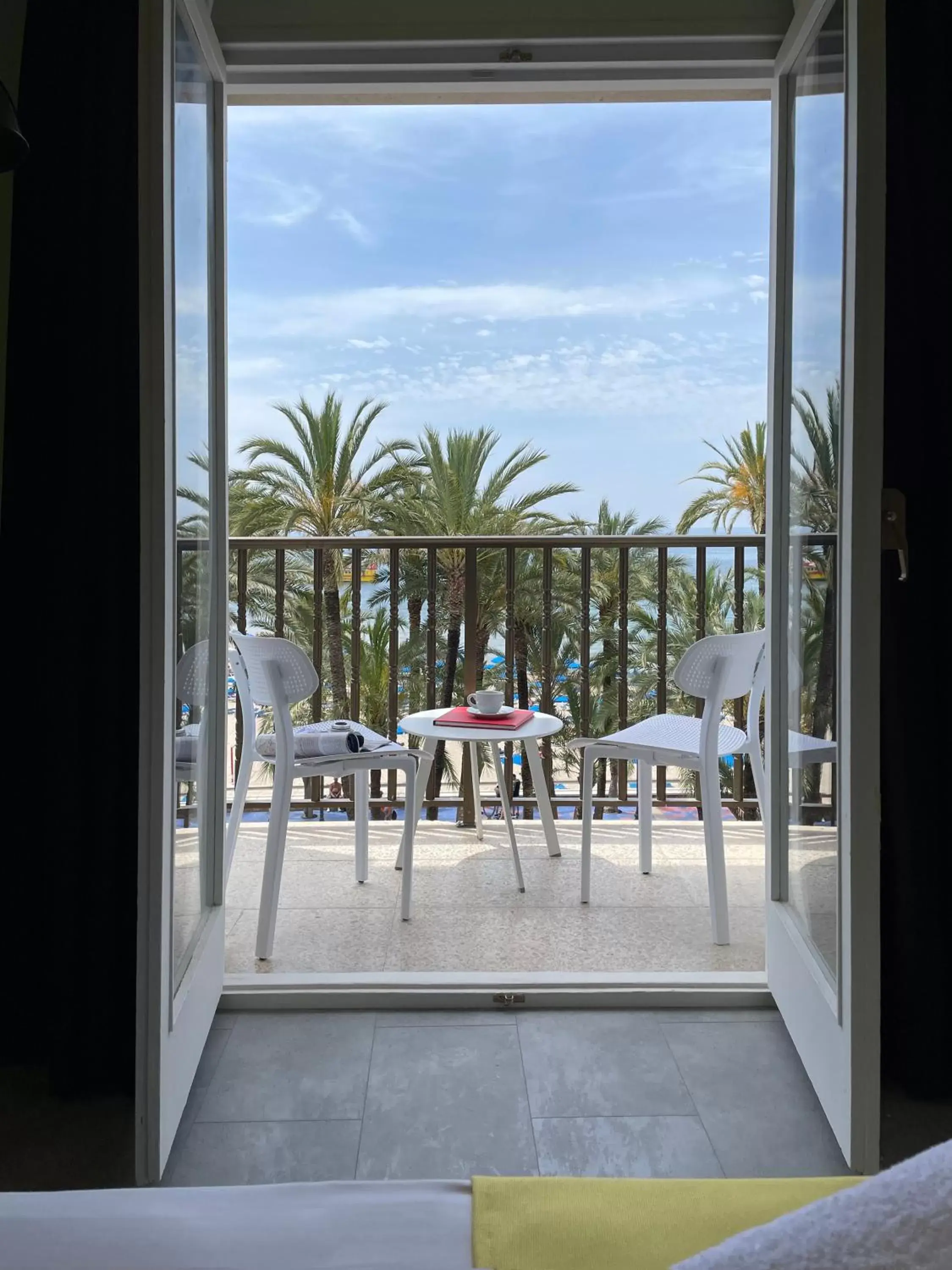 Bedroom, Balcony/Terrace in Casual Pop Art Benidorm