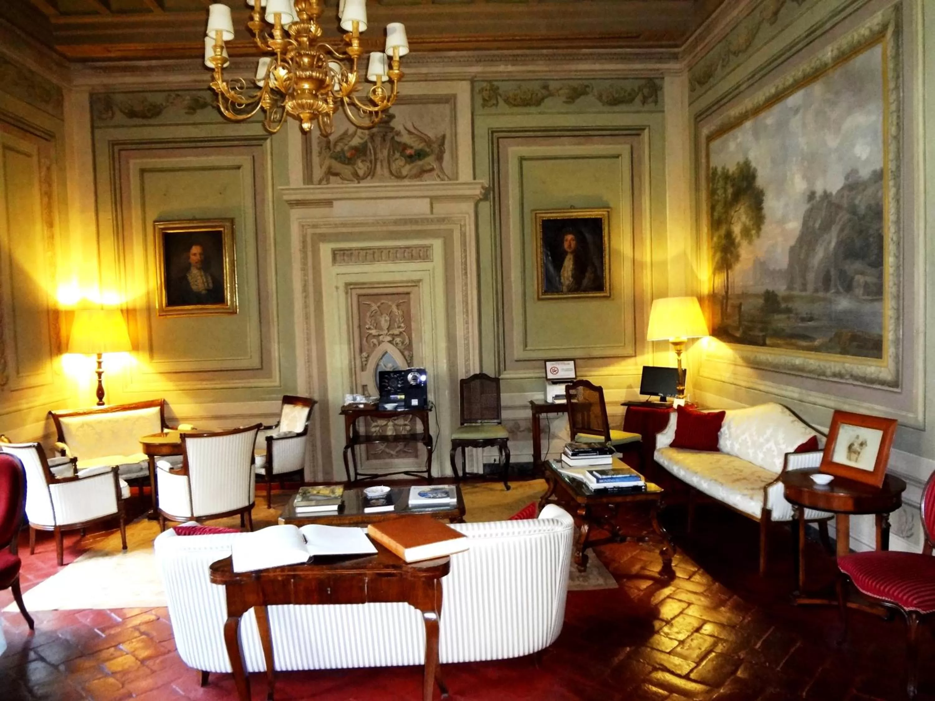 Communal lounge/ TV room in Palazzo Niccolini al Duomo Residenza D'Epoca