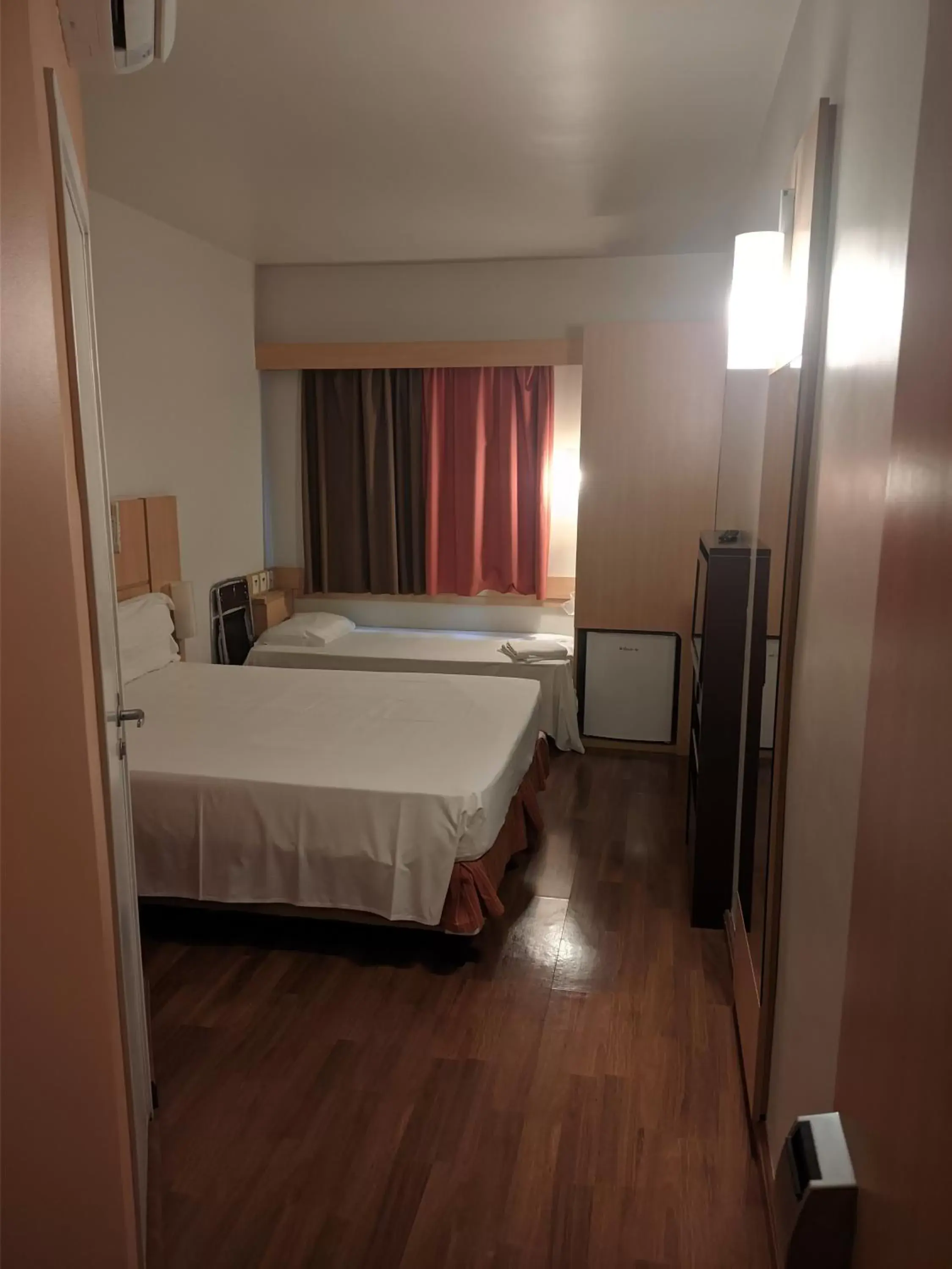 Bedroom, Bed in ibis Montes Claros Shopping