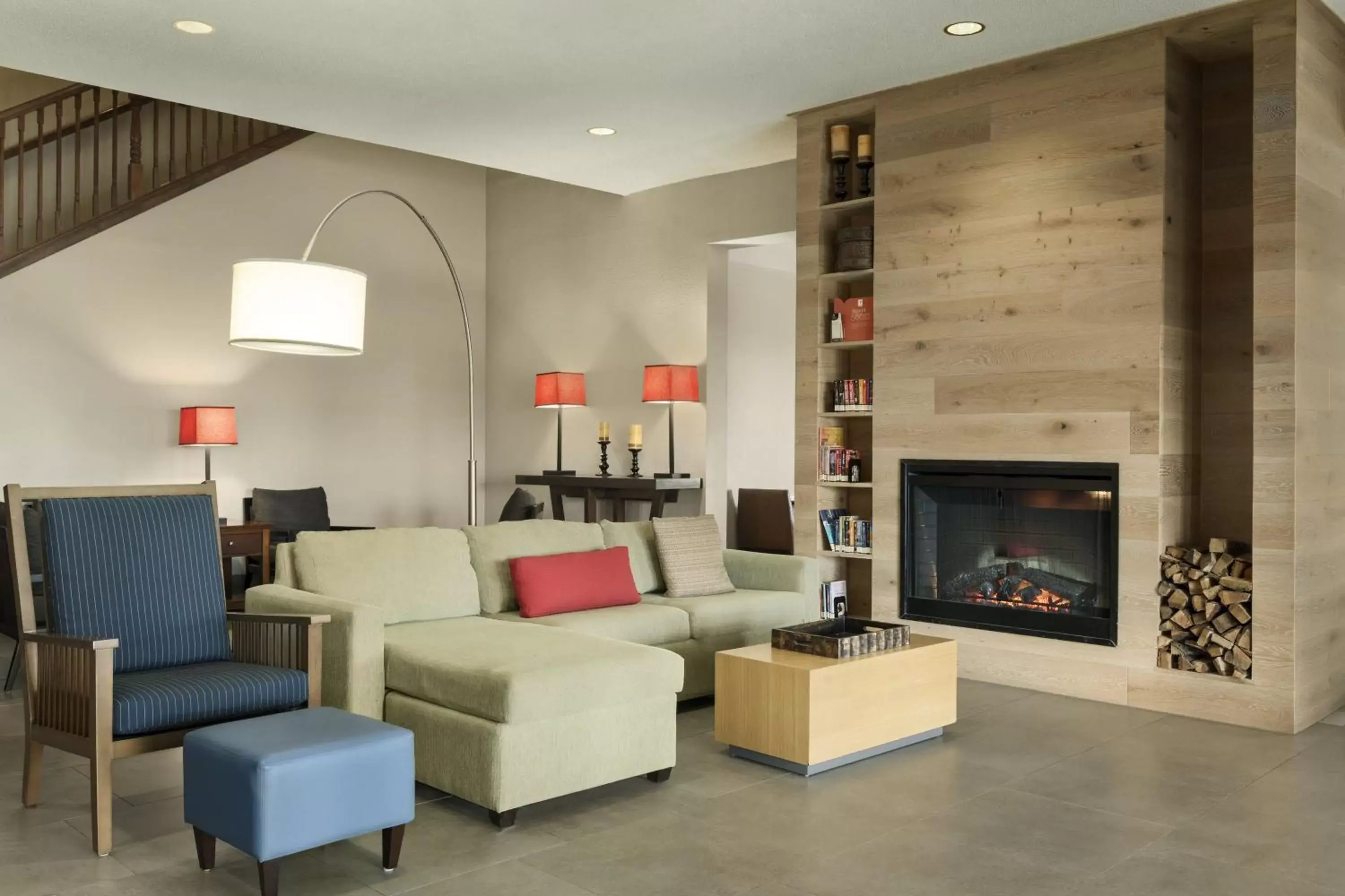 Lobby or reception, Seating Area in Country Inn & Suites by Radisson, Kansas City at Village West, KS