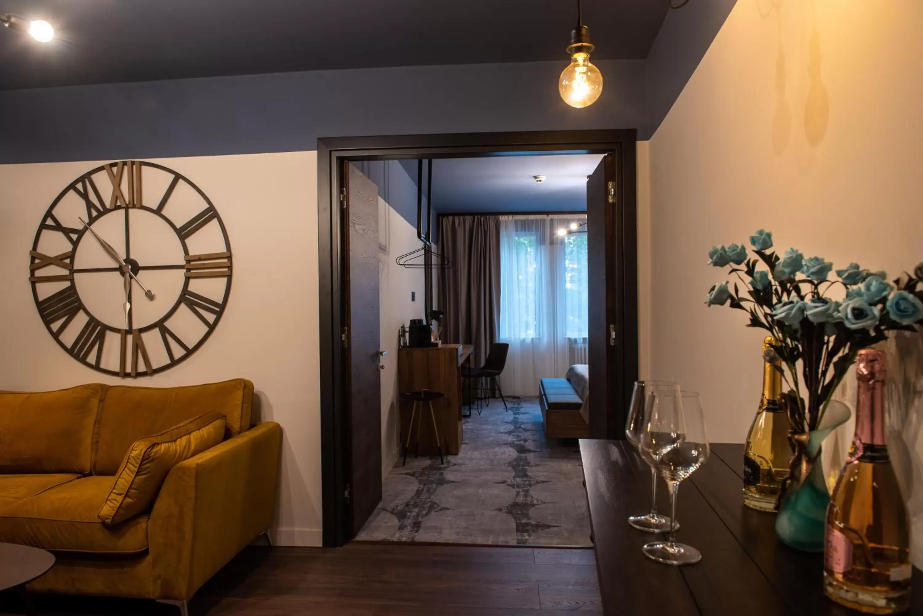 Living room, Seating Area in Bucharest Comfort Suites Hotel