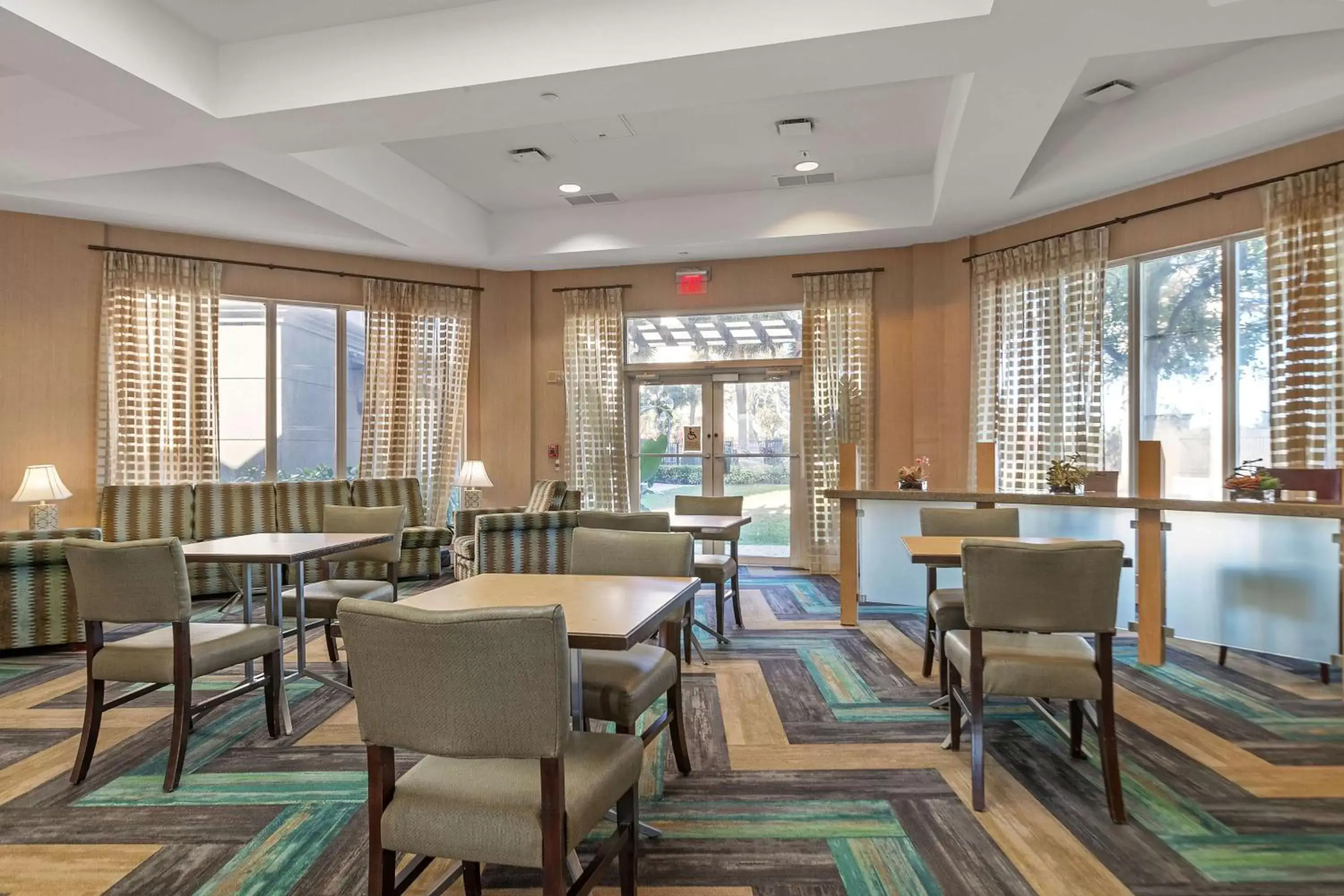 Lobby or reception, Restaurant/Places to Eat in La Quinta by Wyndham Ft. Lauderdale Airport