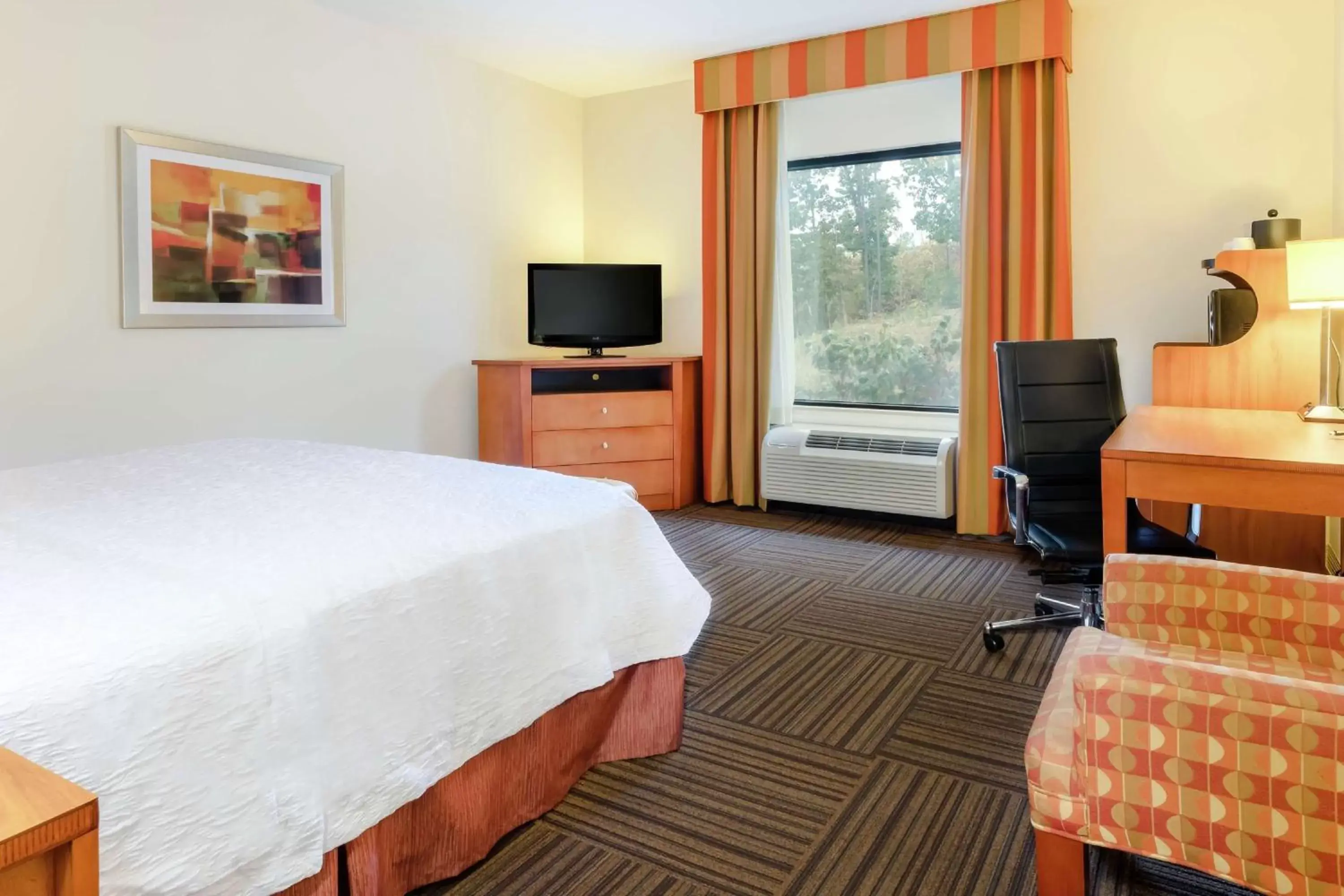 Bed in Hampton Inn Ringgold-Ft. Oglethorpe Bed in Hampton Inn Ringgold-Ft. Oglethorpe