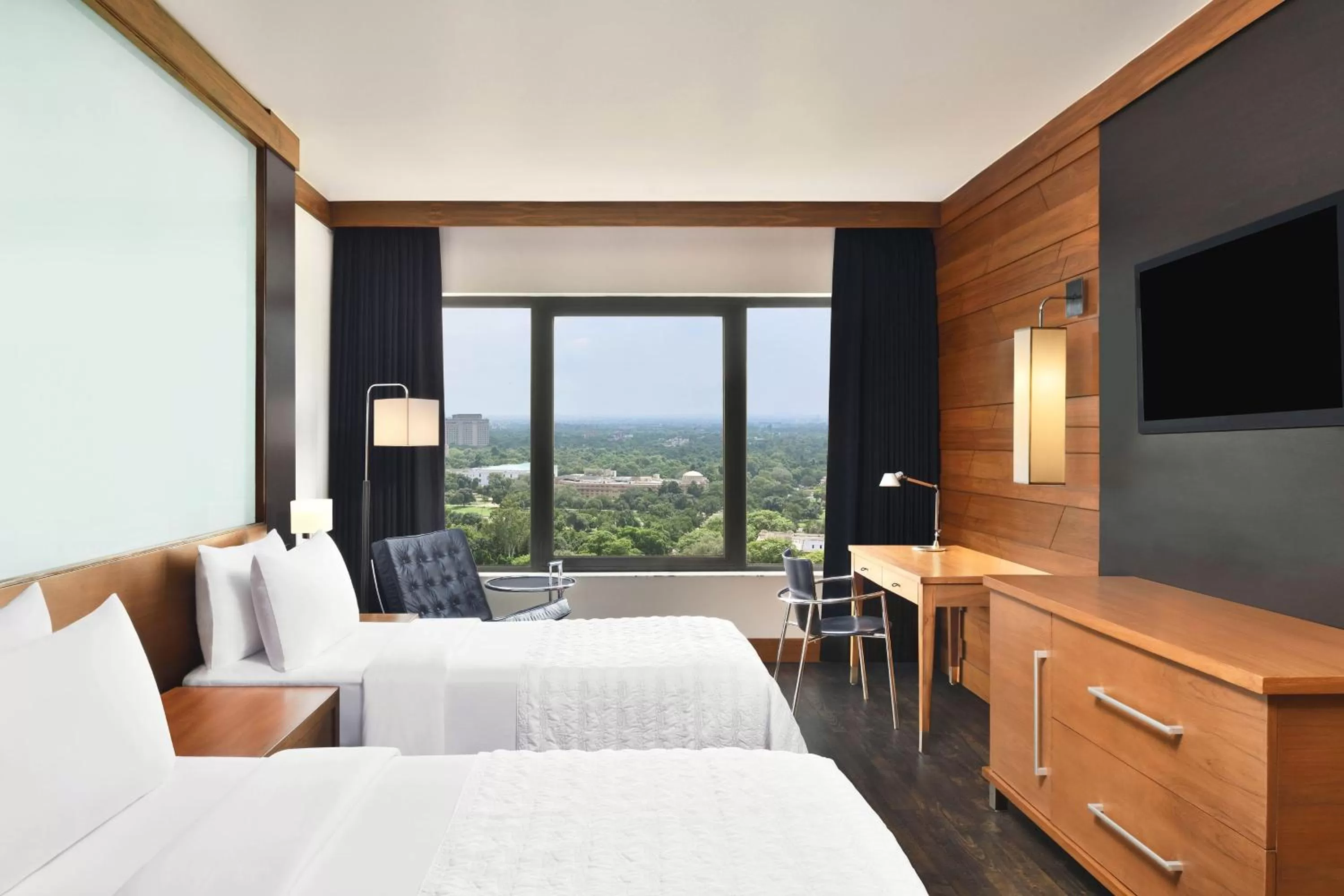 Photo of the whole room, Bed in Le Meridien New Delhi