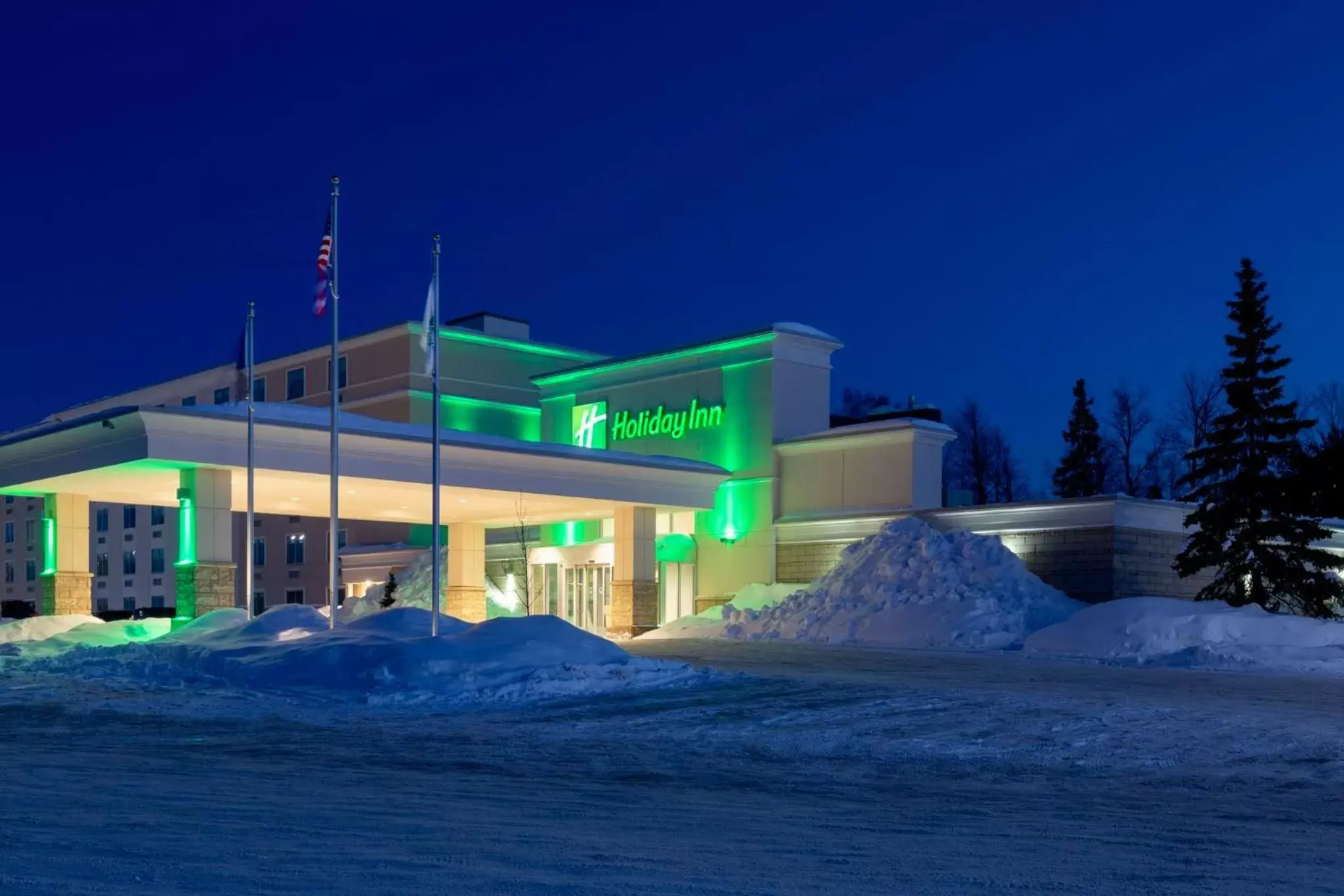 Property Building in Holiday Inn Marquette, an IHG Hotel