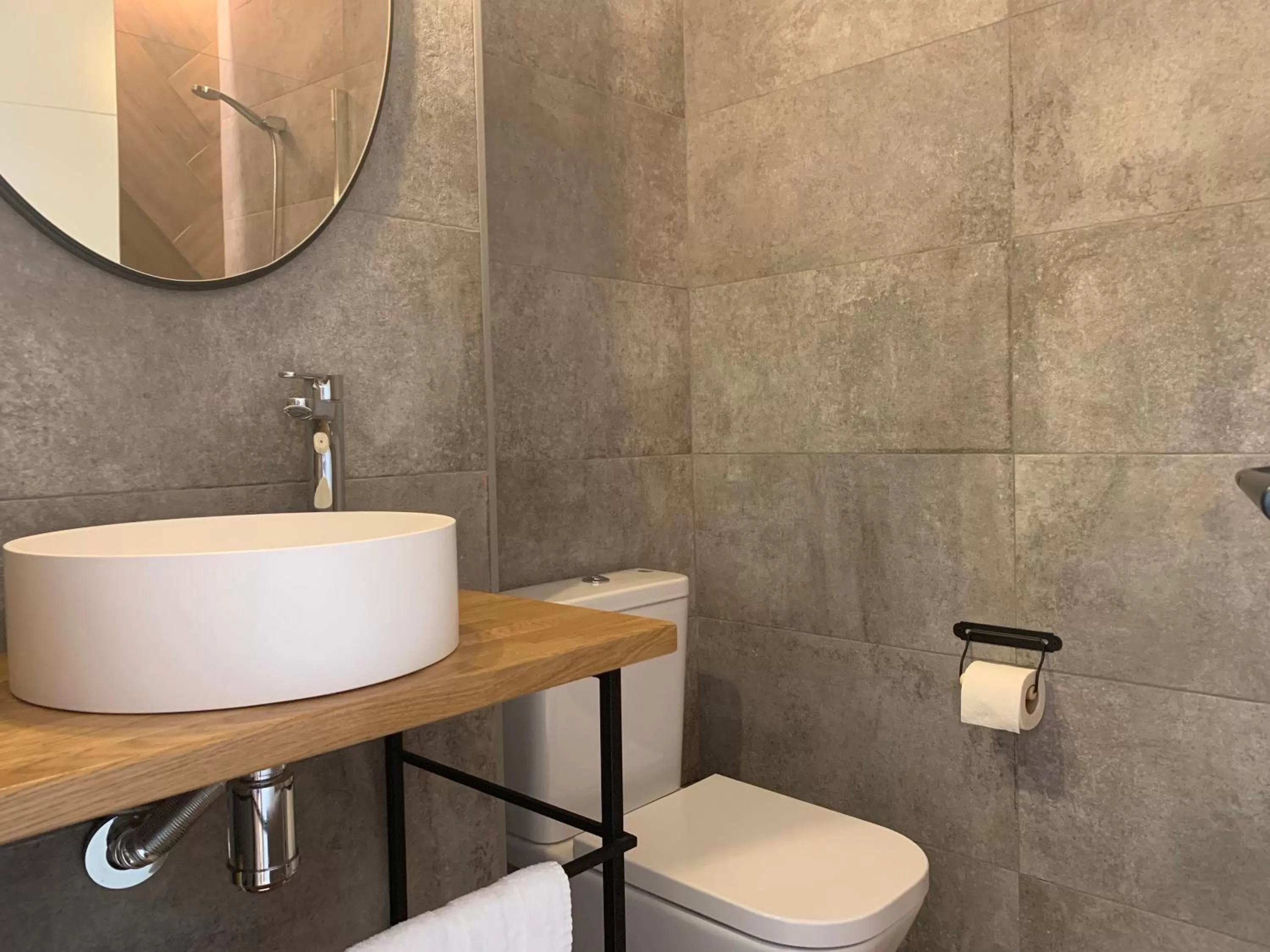 Toilet in Sweet Sevilla Suites