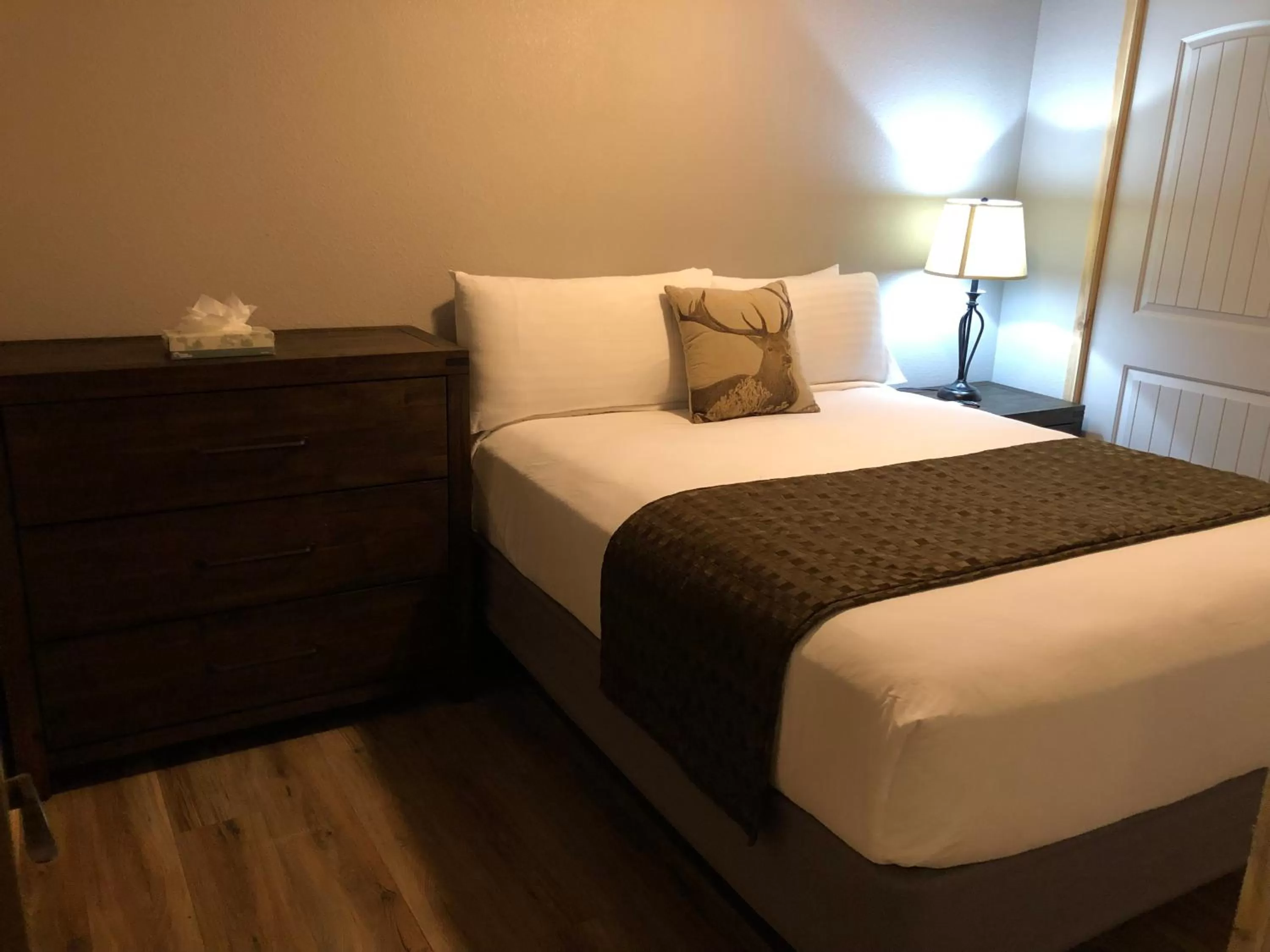 Bed in Timber Ridge Lodge Ouray