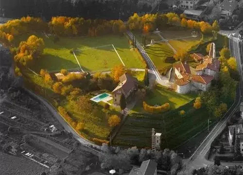 Bird's eye view, Bird's-eye View in Castello di Cernusco Lombardone